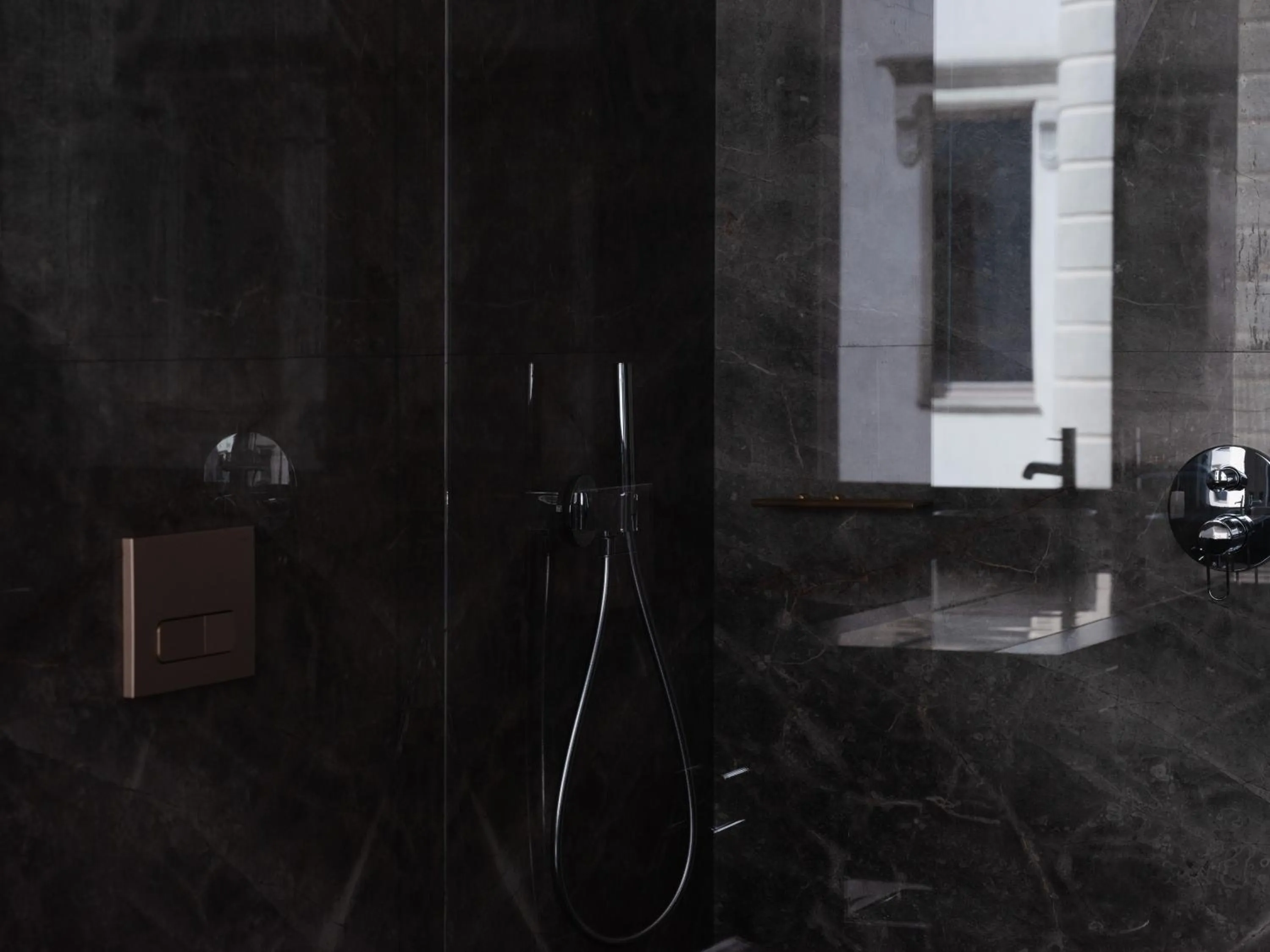 Shower in Grand Hotel