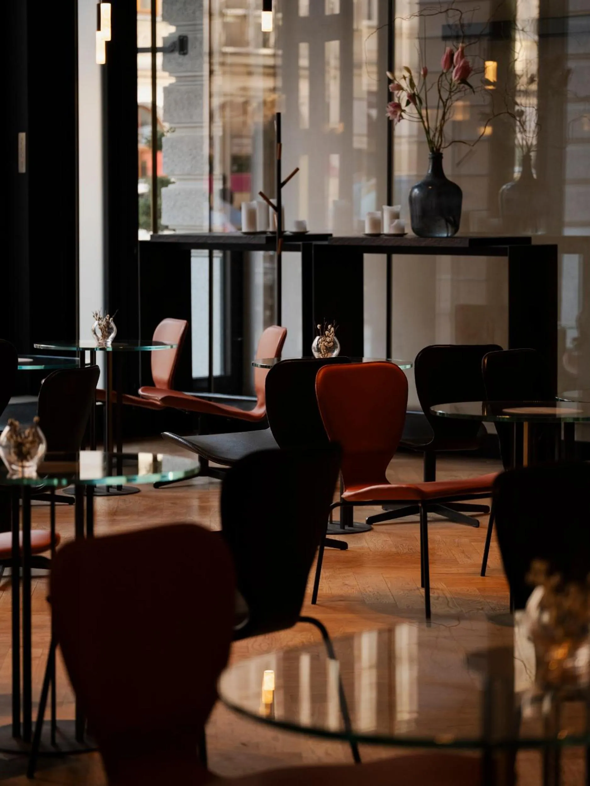 Restaurant/places to eat in Grand Hotel