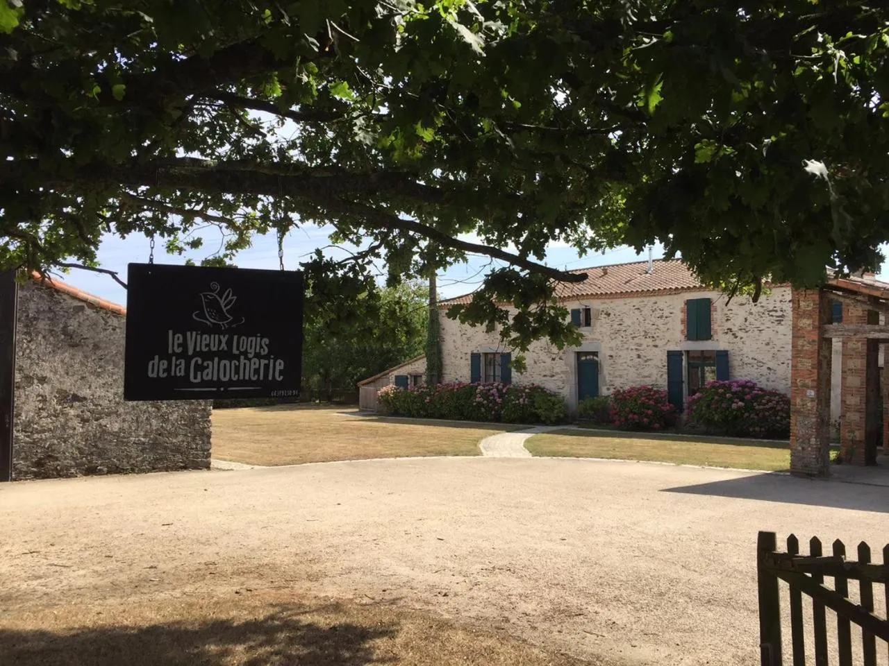Facade/entrance in Le Vieux Logis de la Galocherie