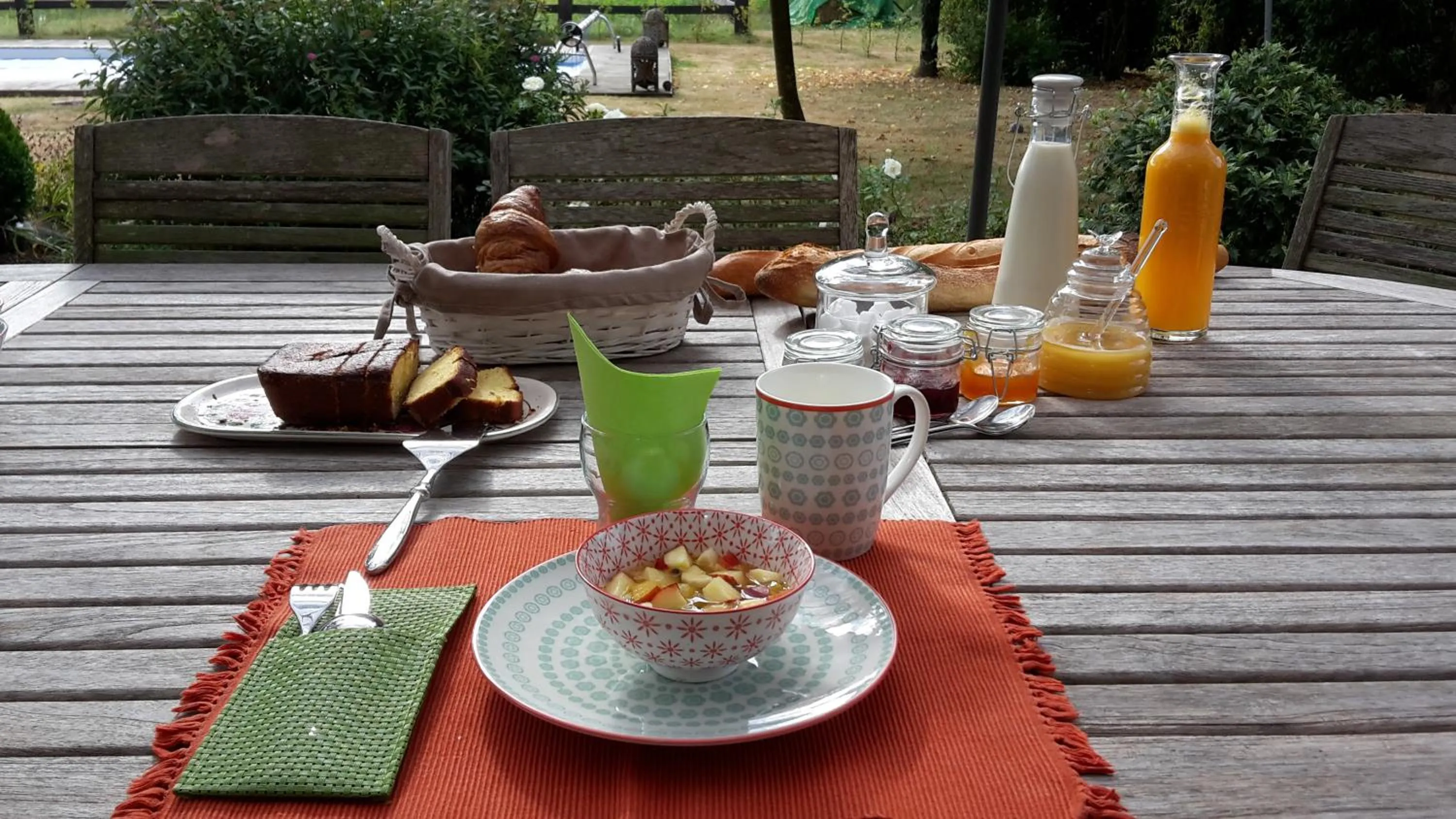 Continental breakfast in Le Vieux Logis de la Galocherie