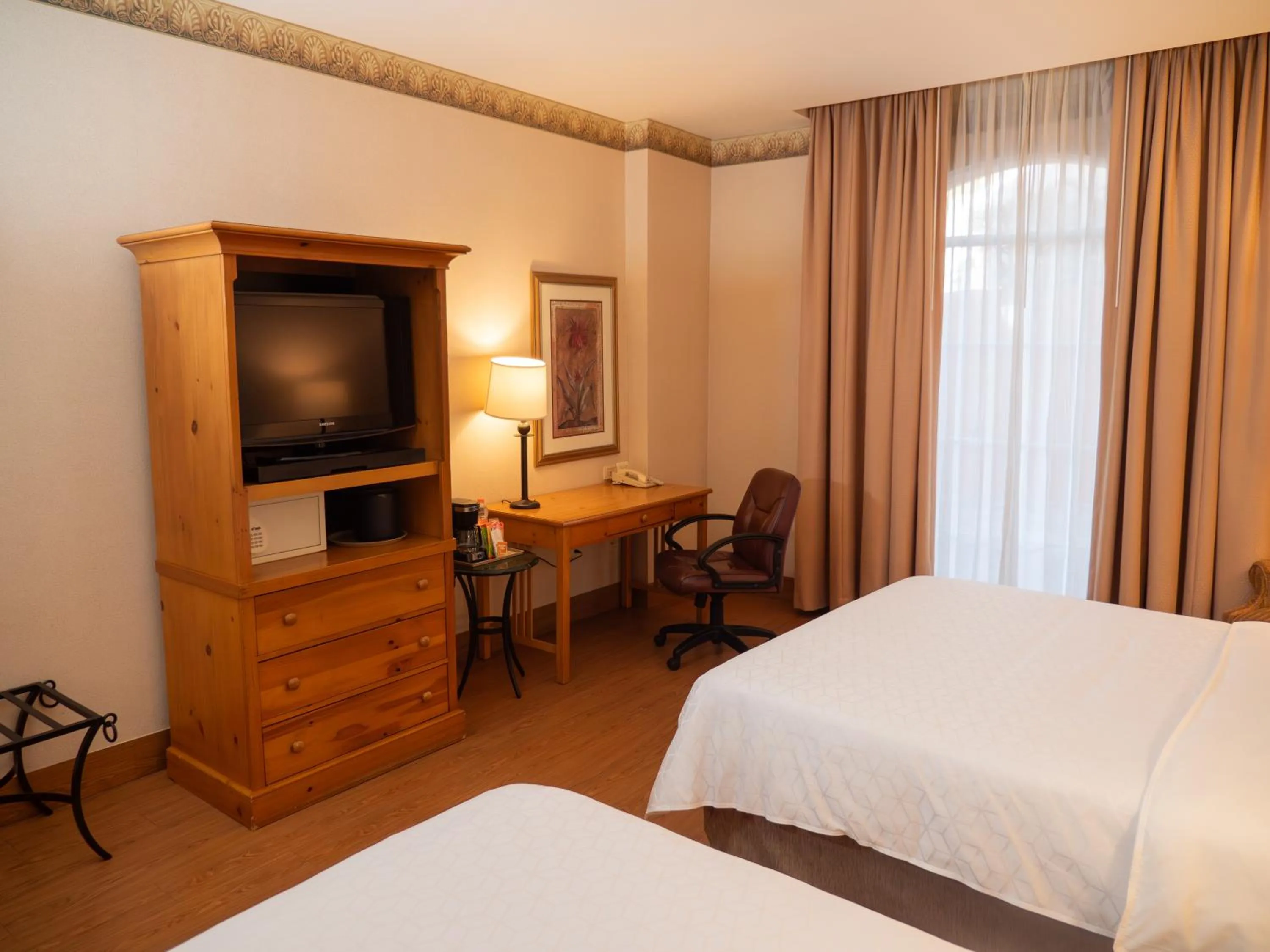 Seating area, Bed in Holiday Inn Express Guanajuato by IHG