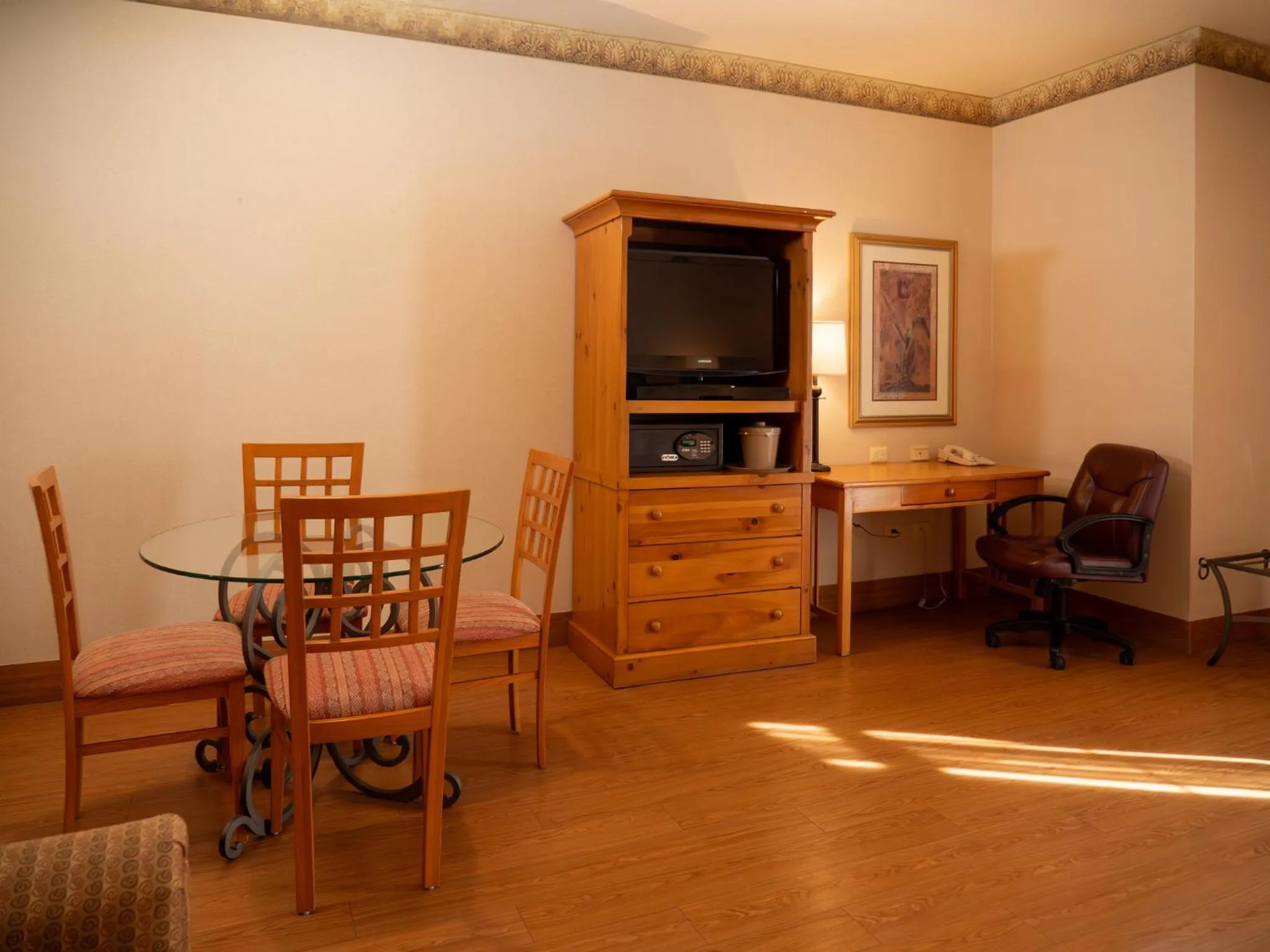 Photo of the whole room in Holiday Inn Express Guanajuato by IHG