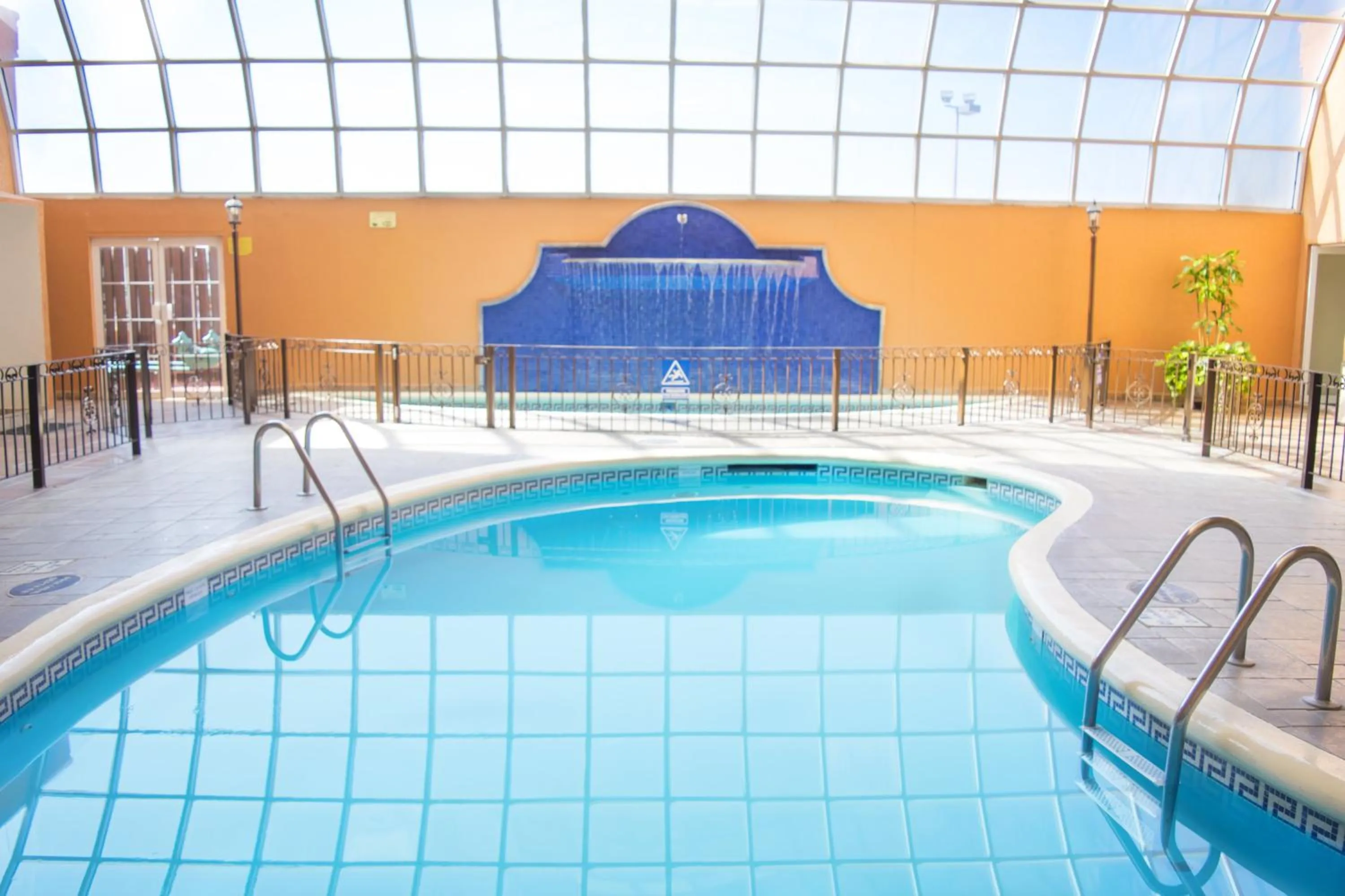 Swimming pool in Holiday Inn Express Guanajuato by IHG
