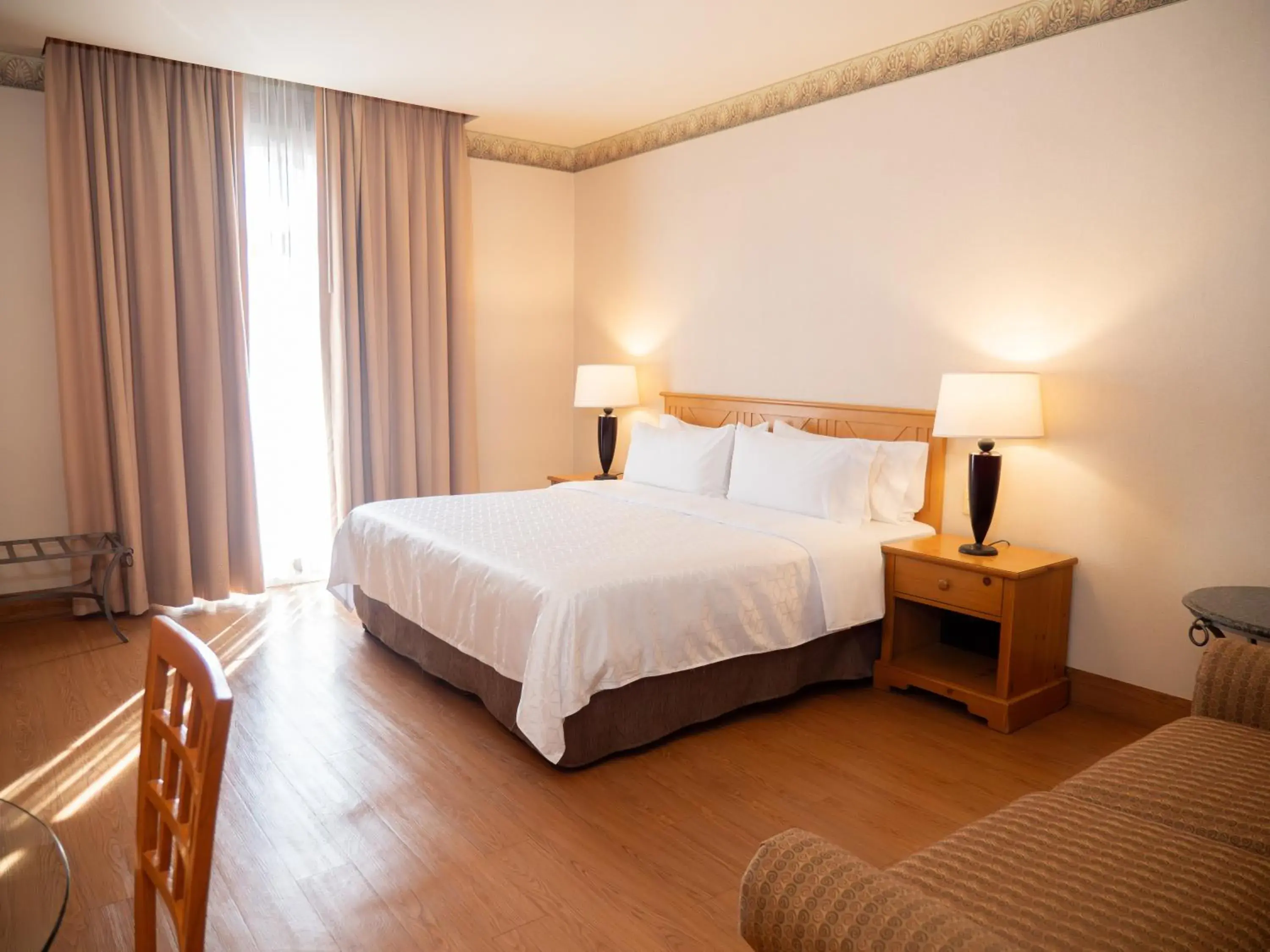 Photo of the whole room, Bed in Holiday Inn Express Guanajuato by IHG Photo of the whole room, Bed in Holiday Inn Express Guanajuato by IHG