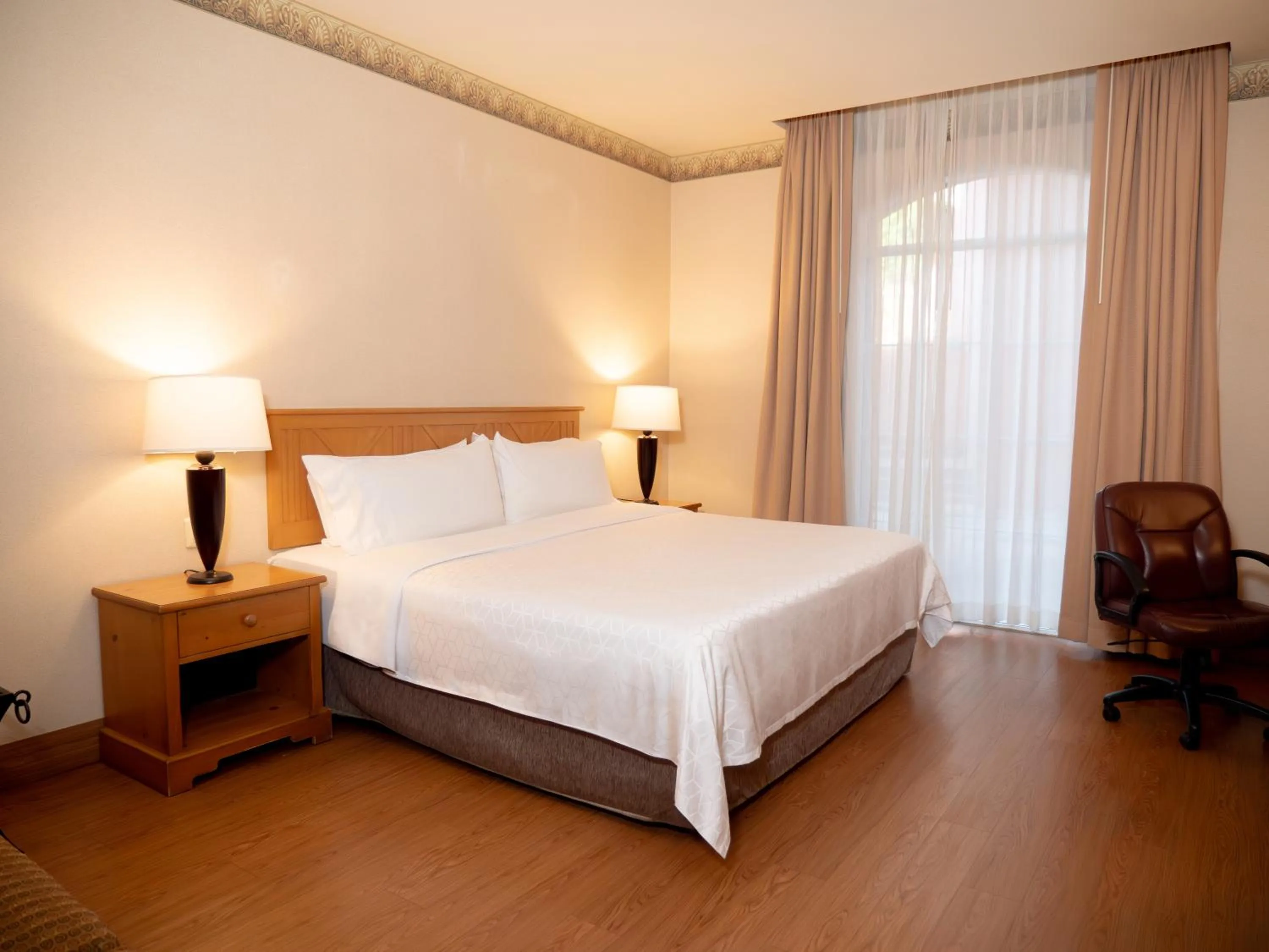 Photo of the whole room, Bed in Holiday Inn Express Guanajuato by IHG