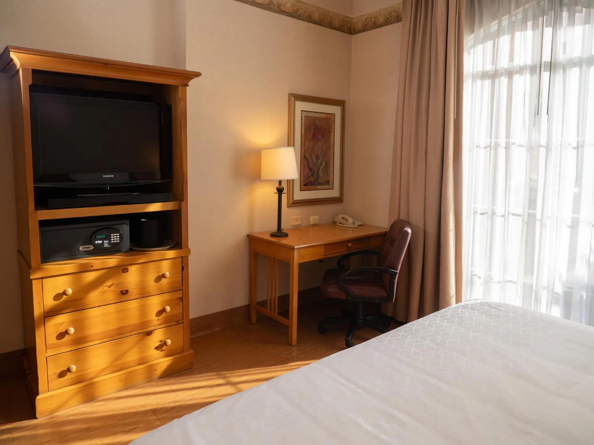 Photo of the whole room, Bed in Holiday Inn Express Guanajuato by IHG