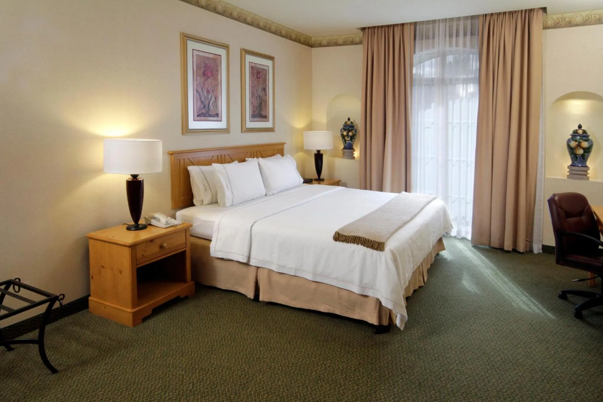 Photo of the whole room, Bed in Holiday Inn Express Guanajuato by IHG