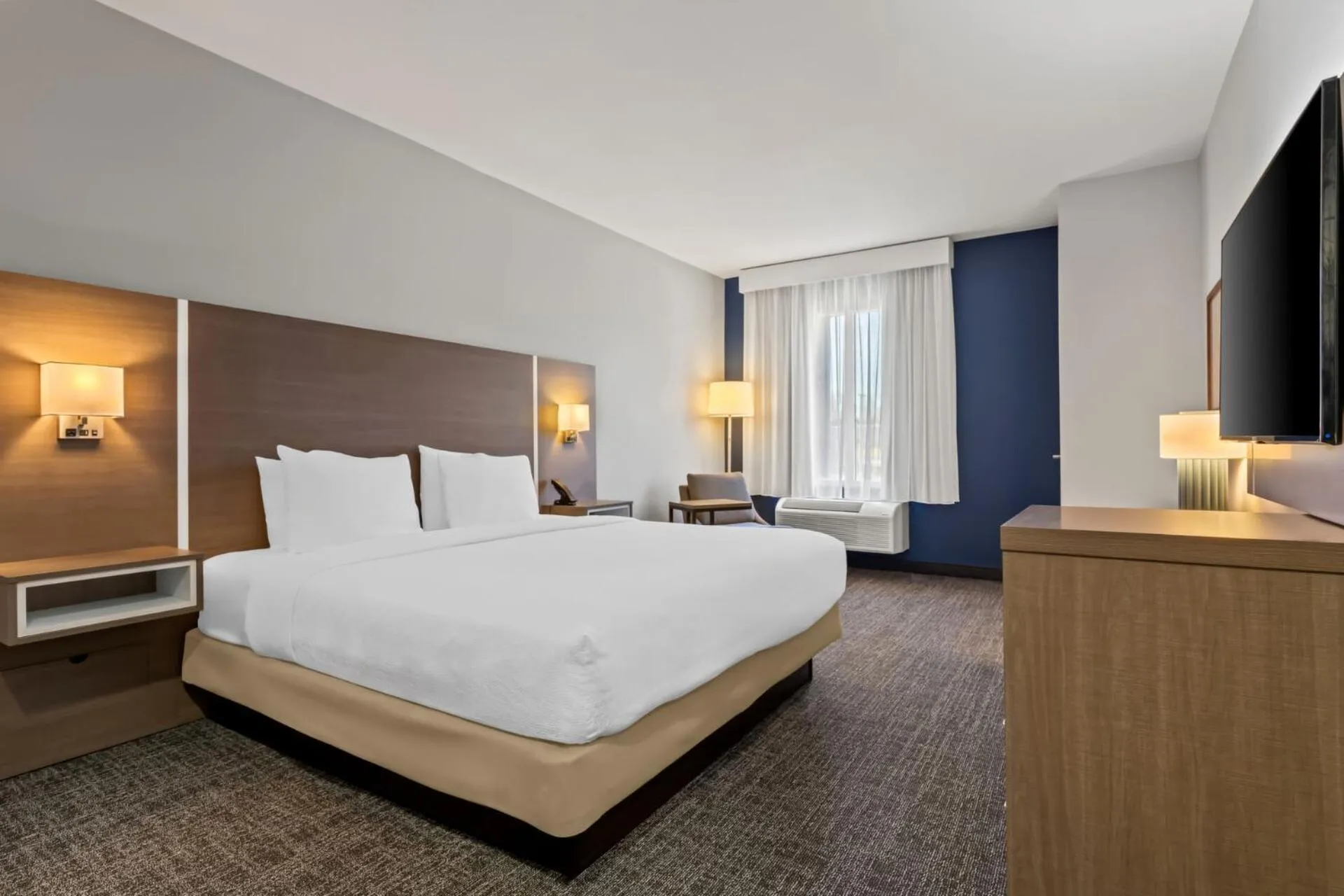 Bedroom, Bed in Spark by Hilton Catoosa Tulsa