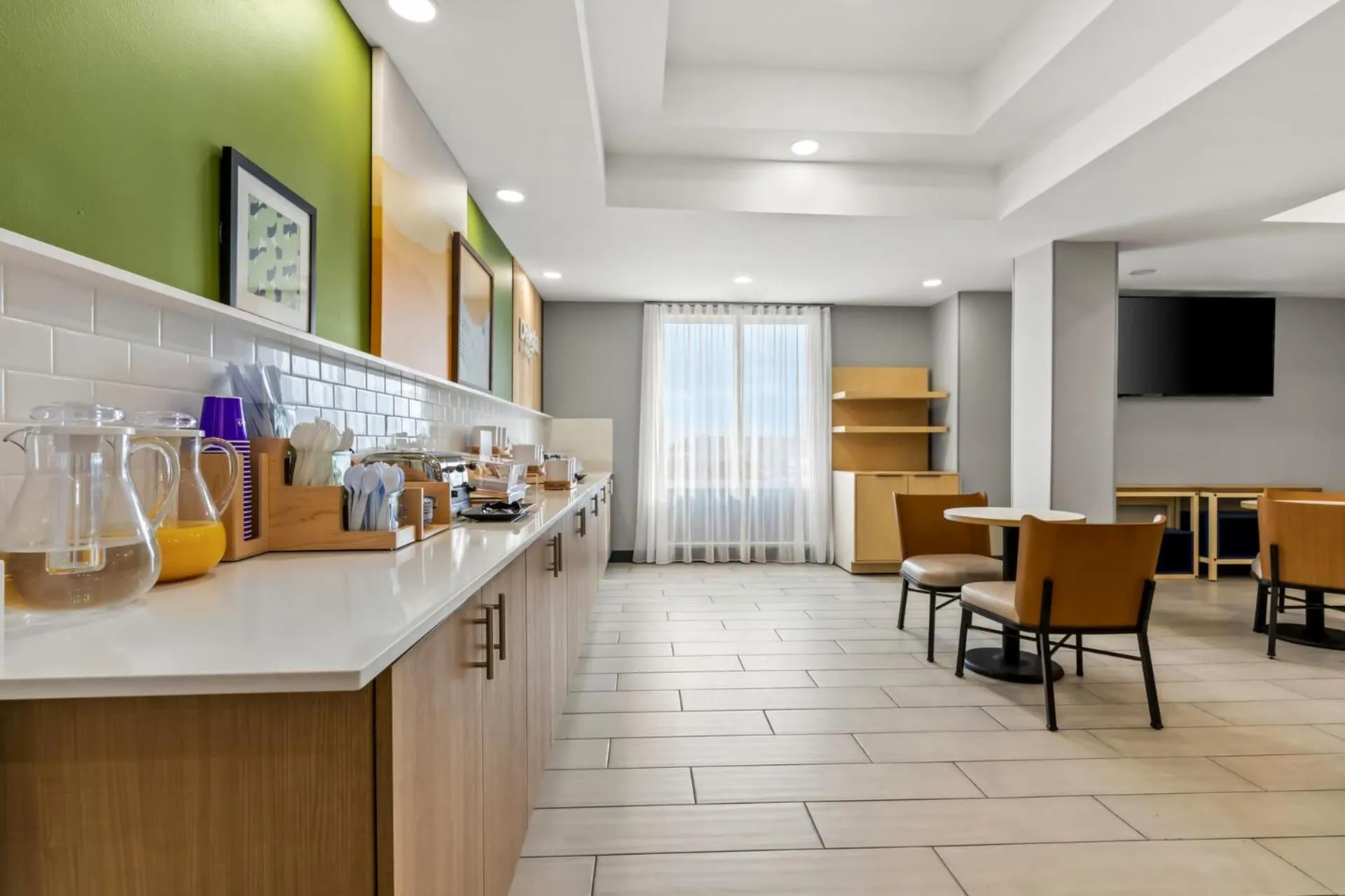 Restaurant/places to eat in Spark by Hilton Catoosa Tulsa