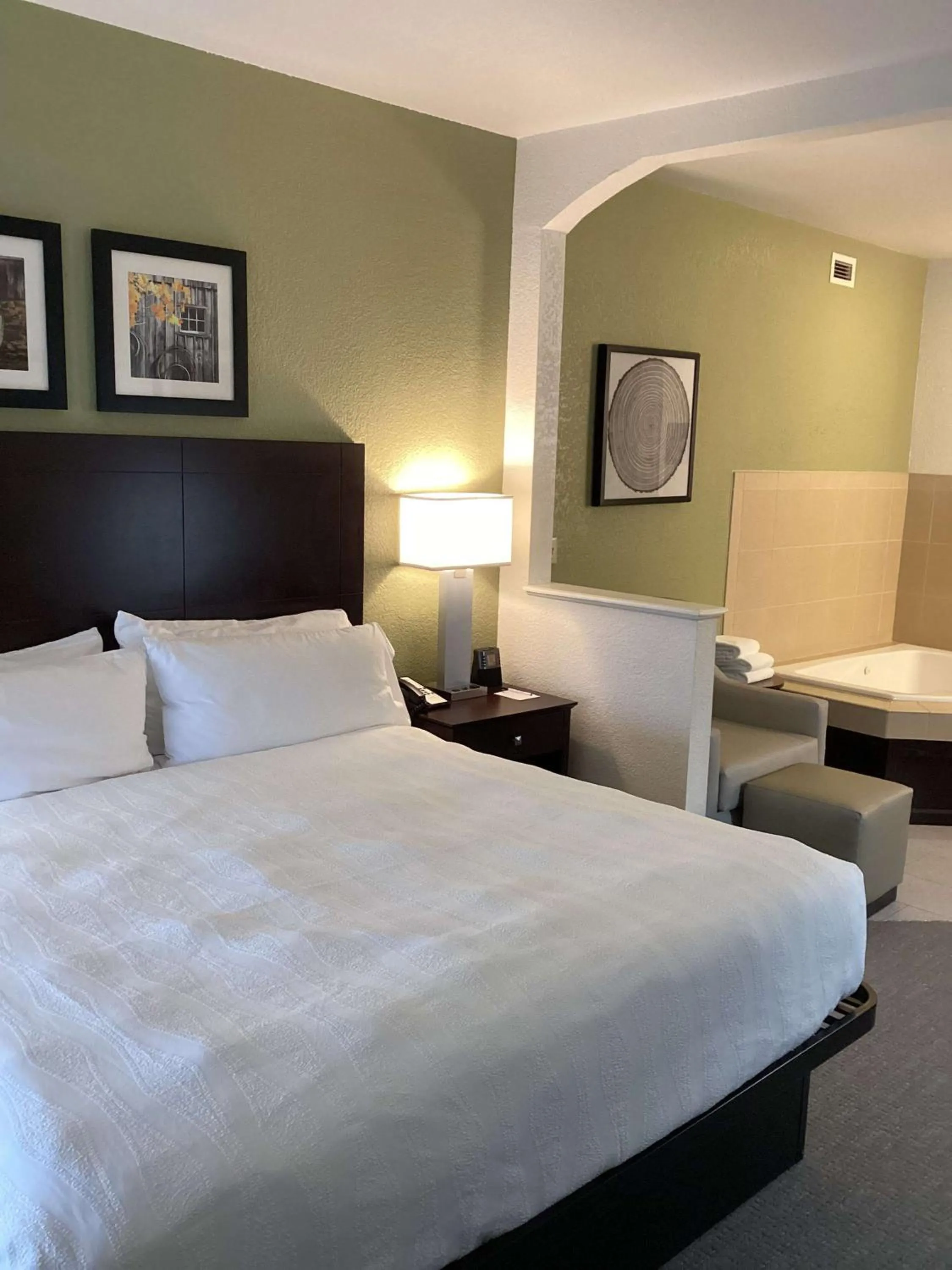 Photo of the whole room, Bed in Best Western Celina