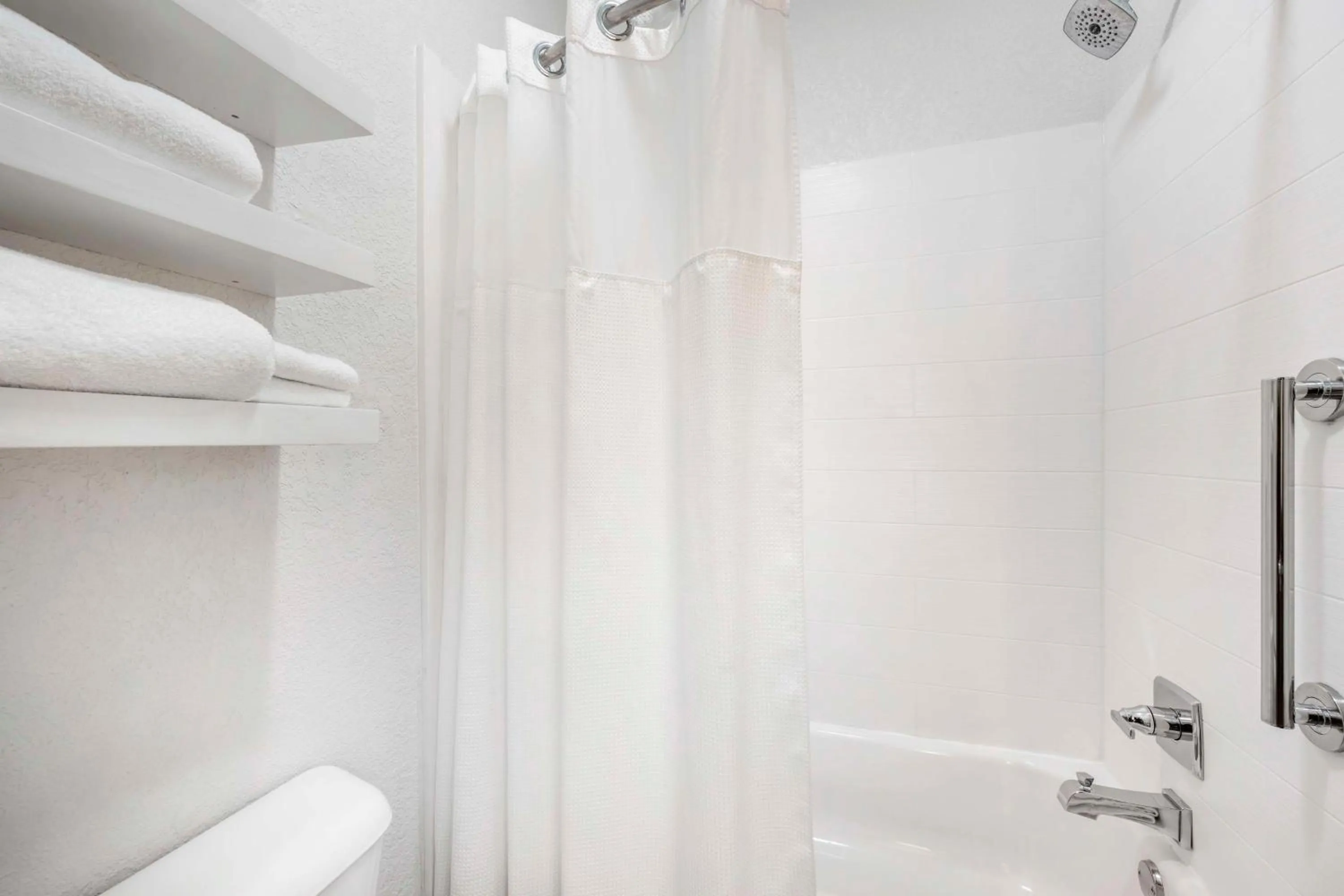 Bathroom in Best Western Celina