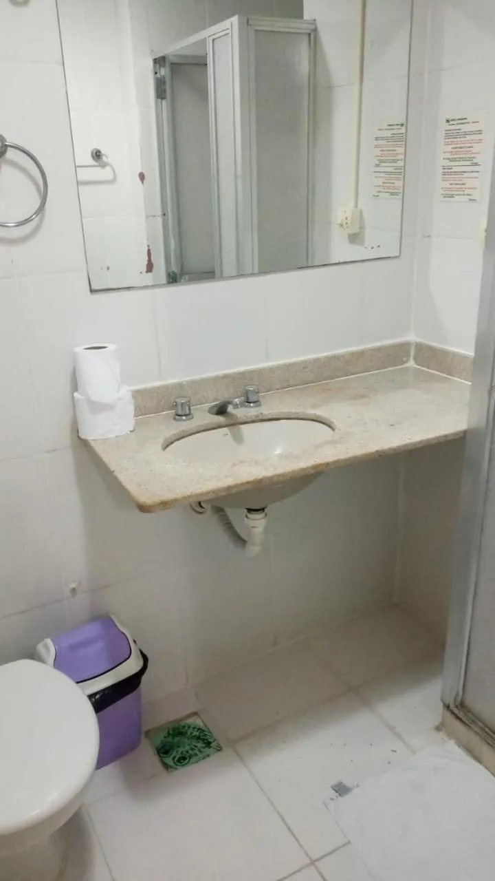 Bathroom in Hotel Angrense