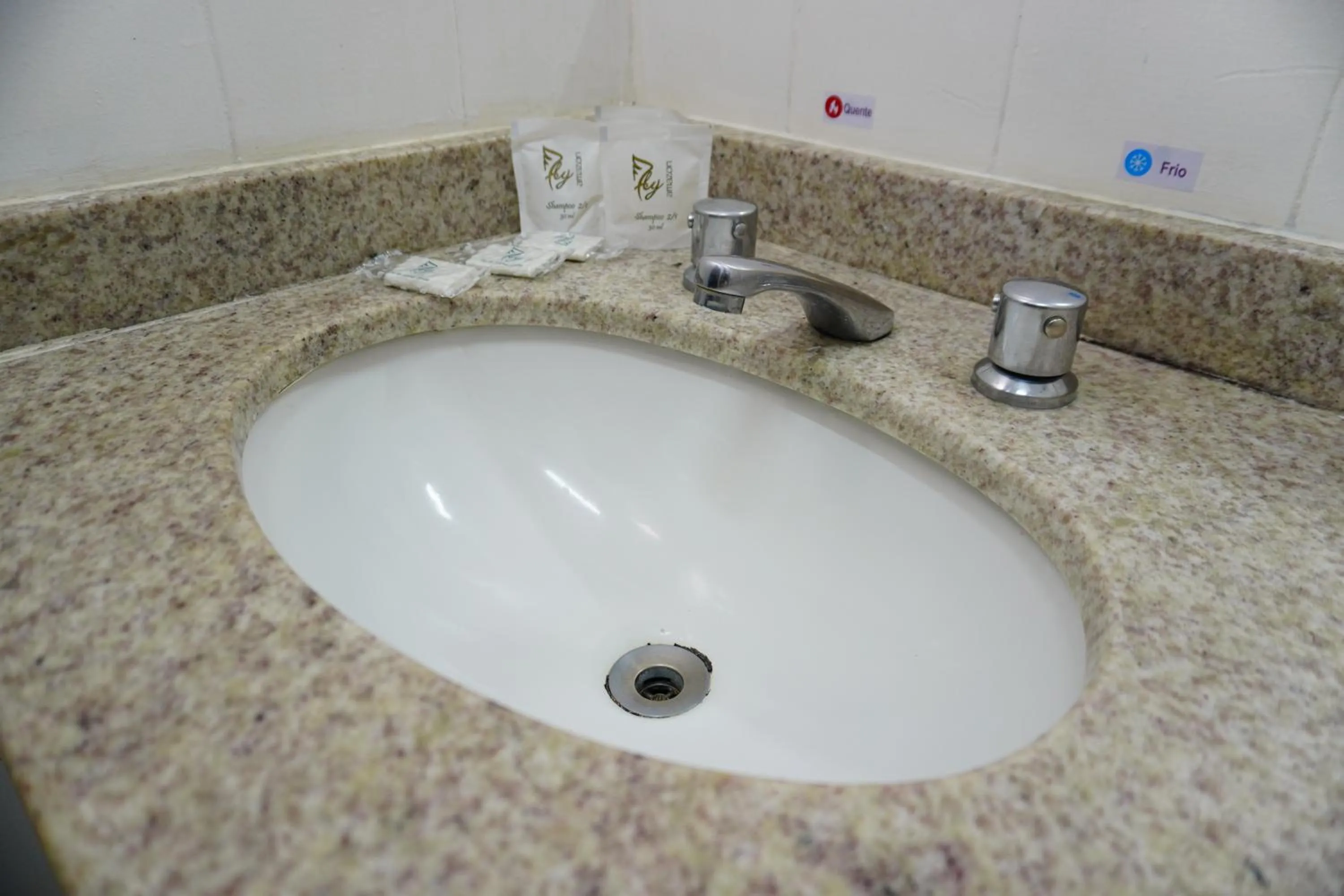 Bathroom in Copacabana Blue Hotel