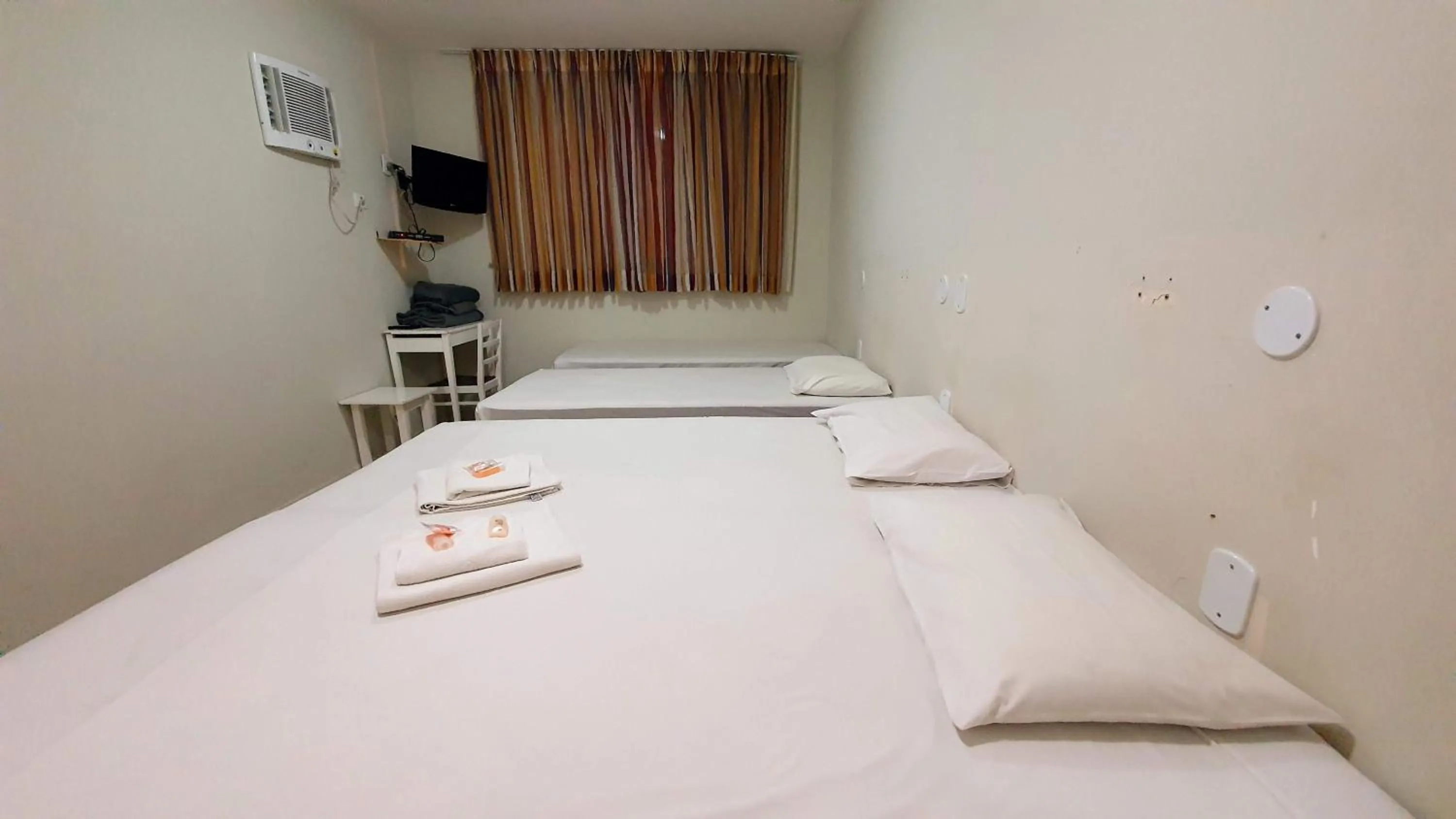 Bedroom, Bed in Hotel Angrense