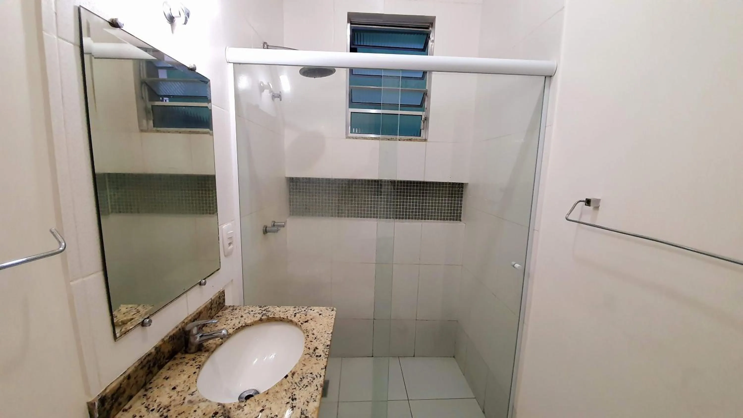 Bathroom in Hotel Angrense