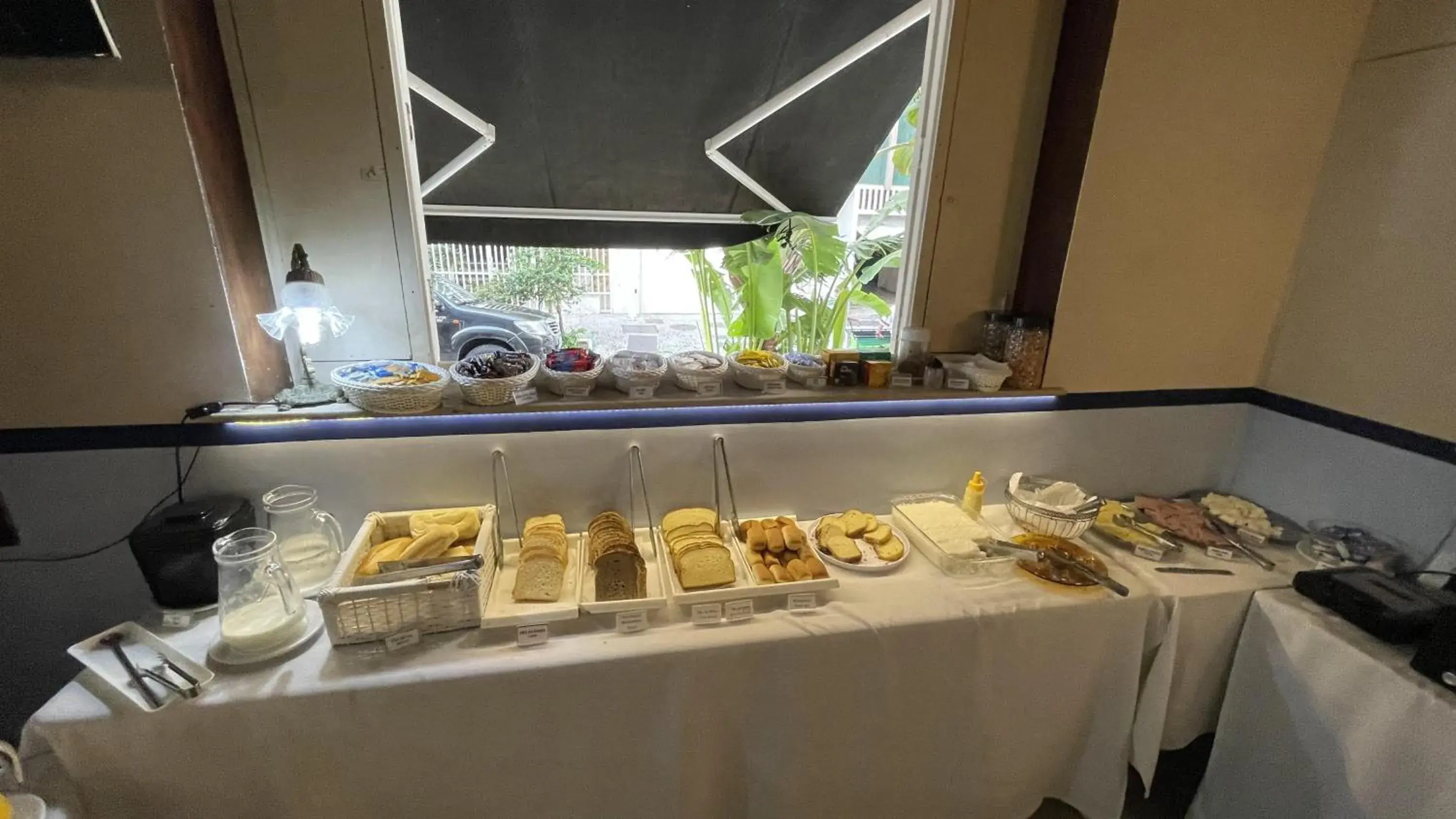 Property building in Copacabana Blue Hotel Property building in Copacabana Blue Hotel