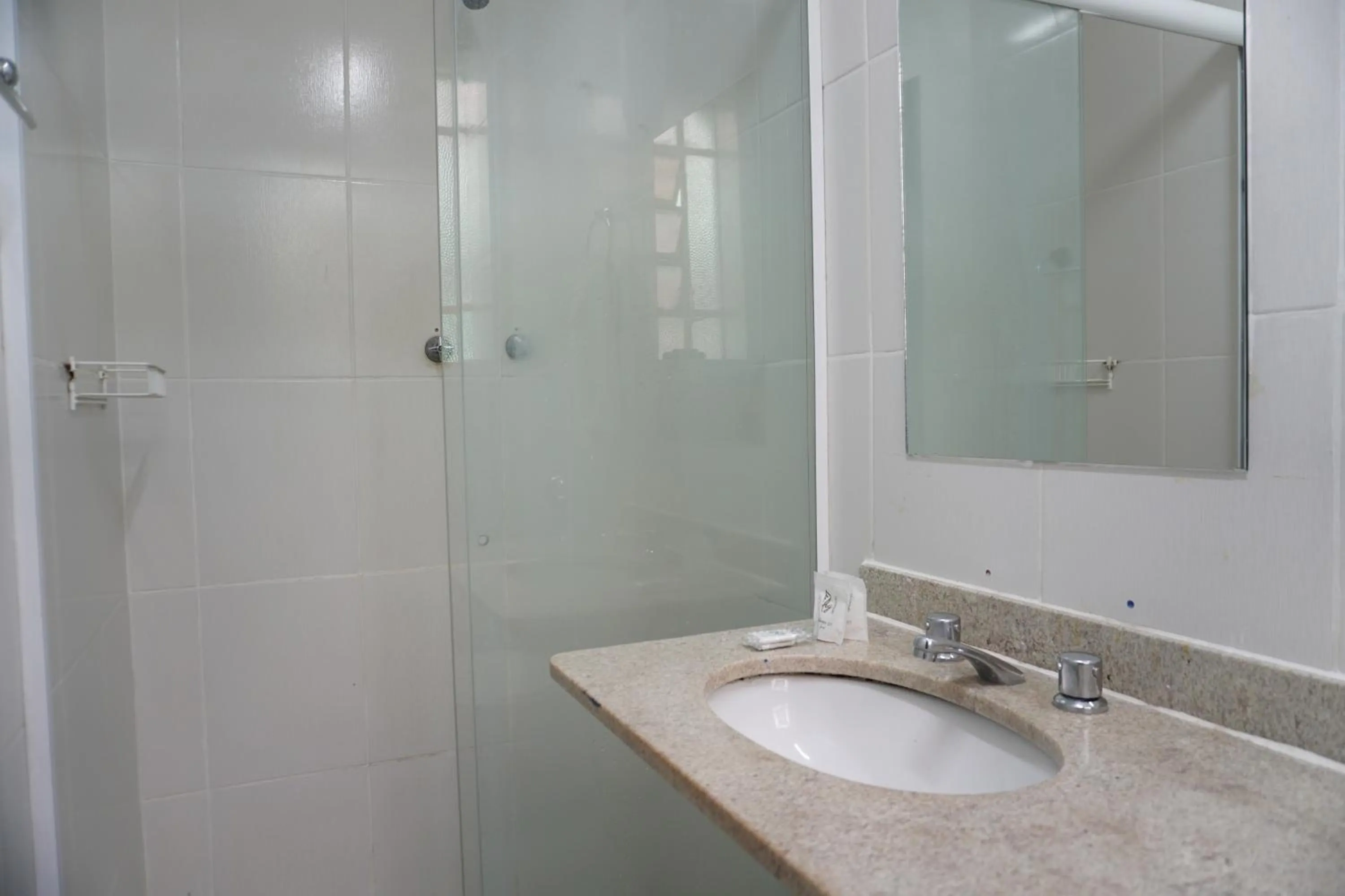 Bathroom in Copacabana Blue Hotel