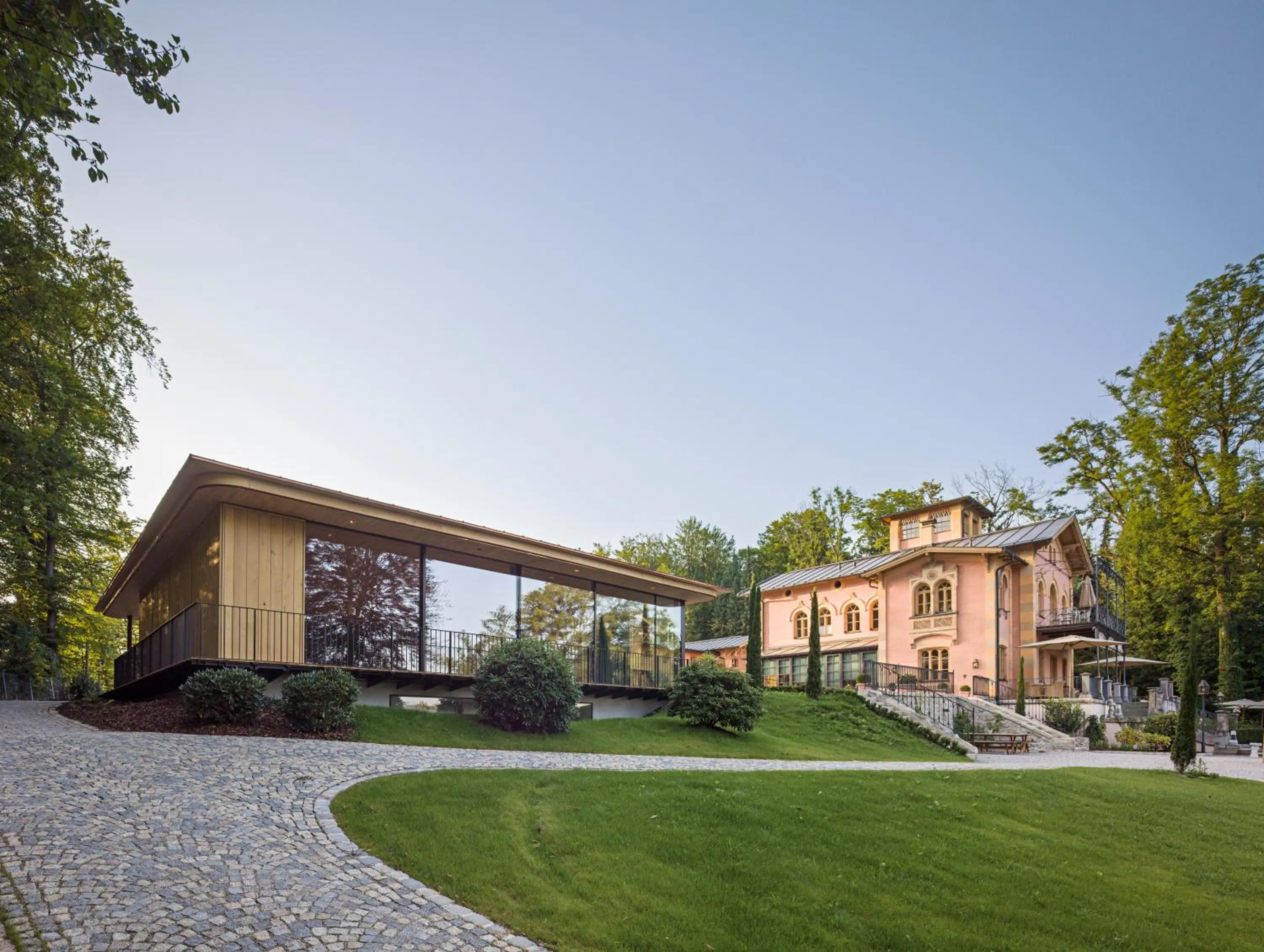 Facade/entrance in LA VILLA am Starnberger See