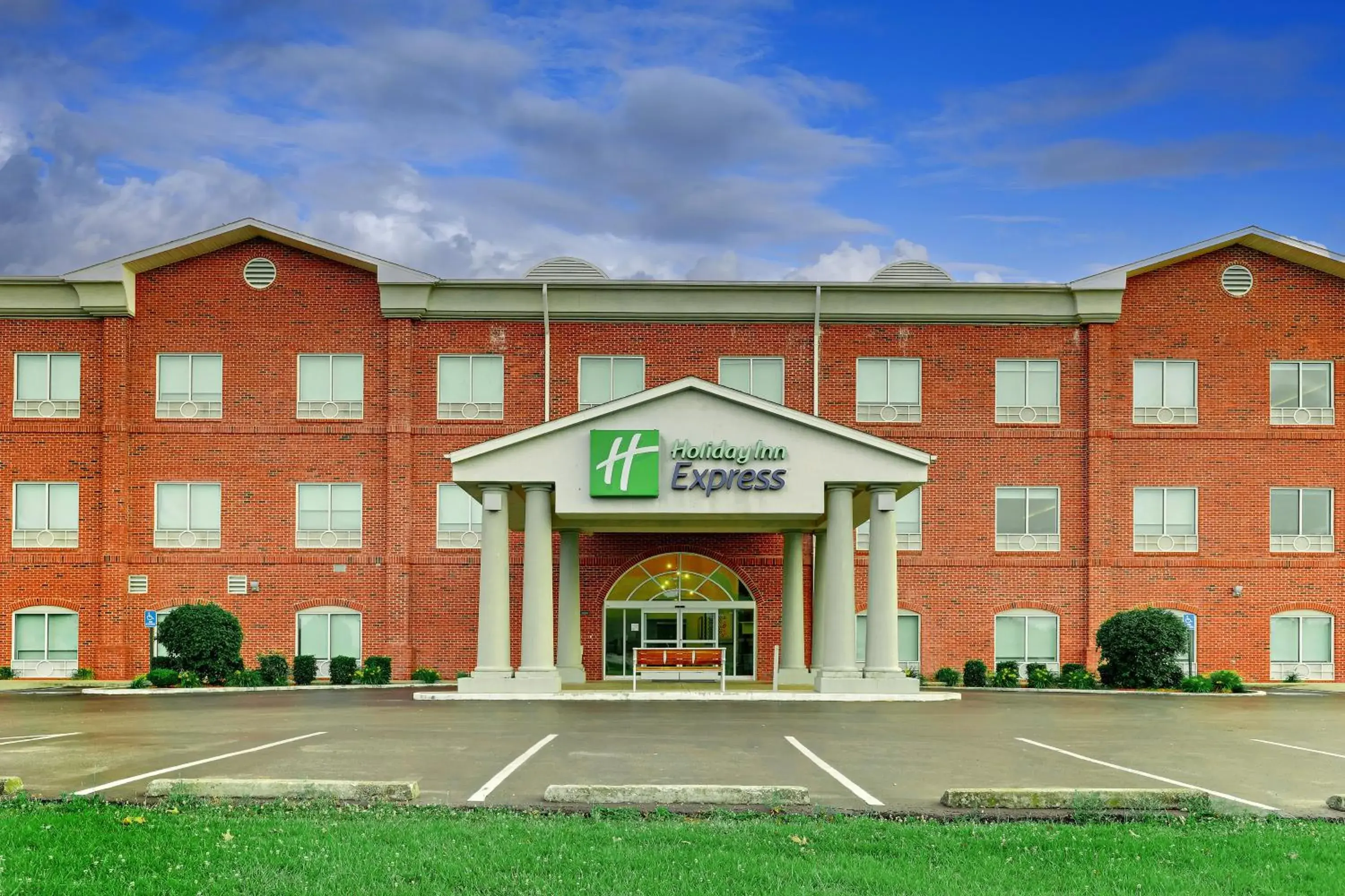Property building in Holiday Inn Express Campbellsville by IHG Property building in Holiday Inn Express Campbellsville by IHG