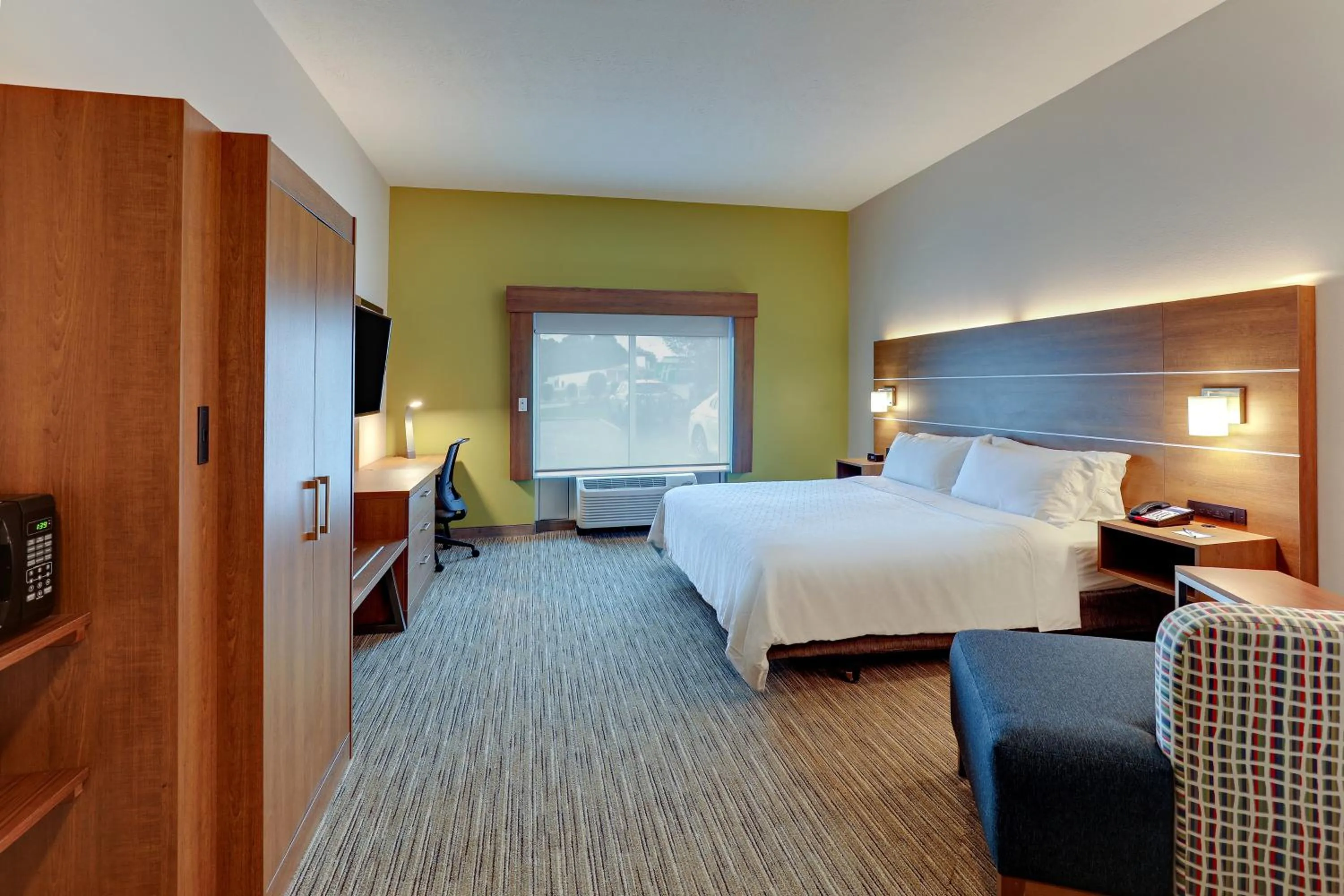 Photo of the whole room, Bed in Holiday Inn Express Campbellsville by IHG