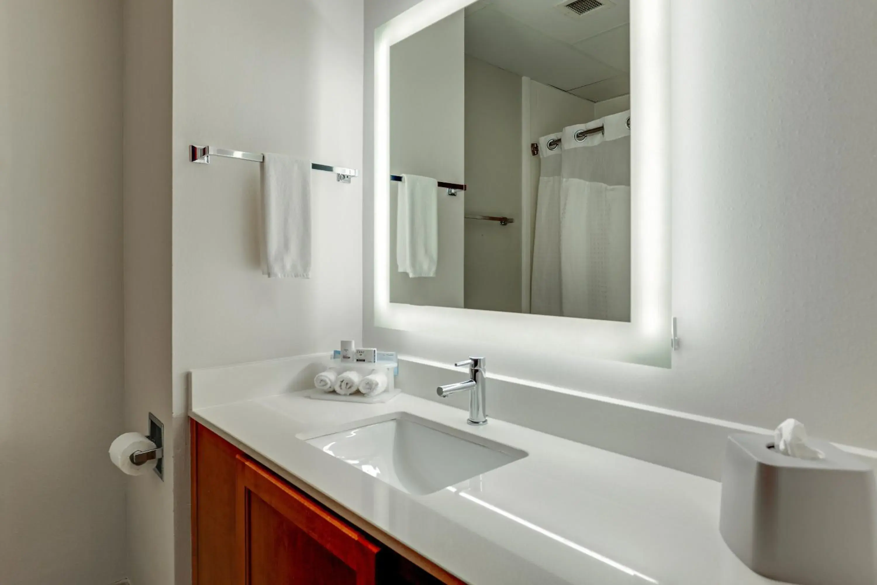 Photo of the whole room in Holiday Inn Express Campbellsville by IHG Photo of the whole room in Holiday Inn Express Campbellsville by IHG