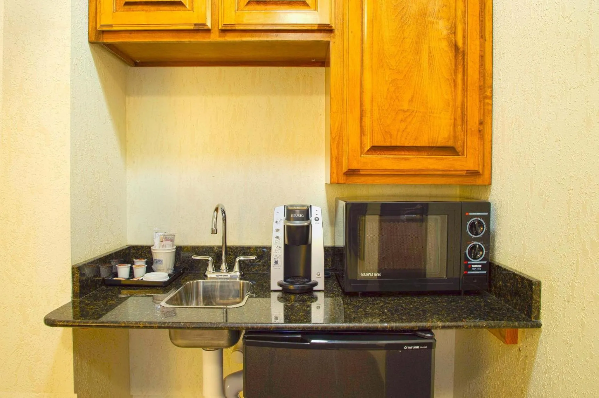 Photo of the whole room in Holiday Inn Express Hotel & Suites Center by IHG