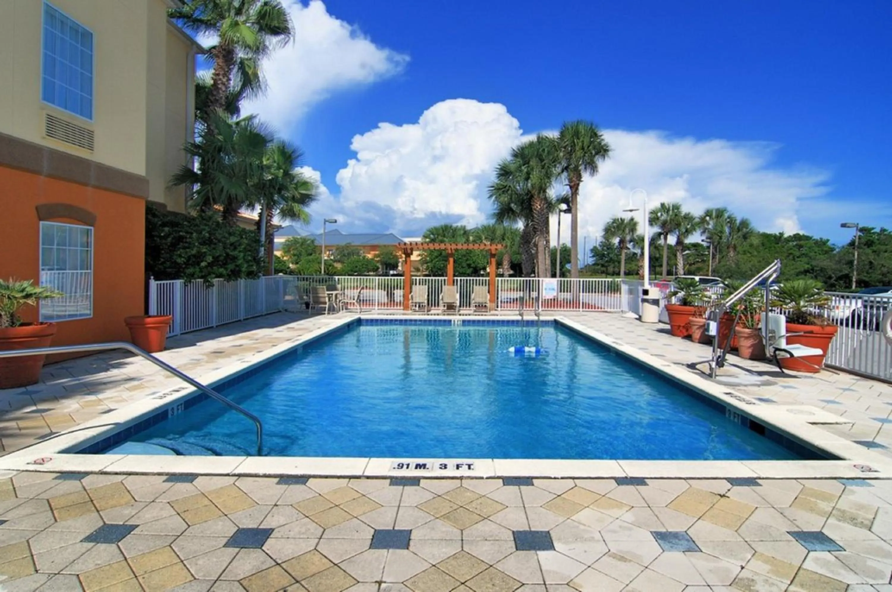 Swimming pool in Holiday Inn Express Destin E - Commons Mall Area by IHG