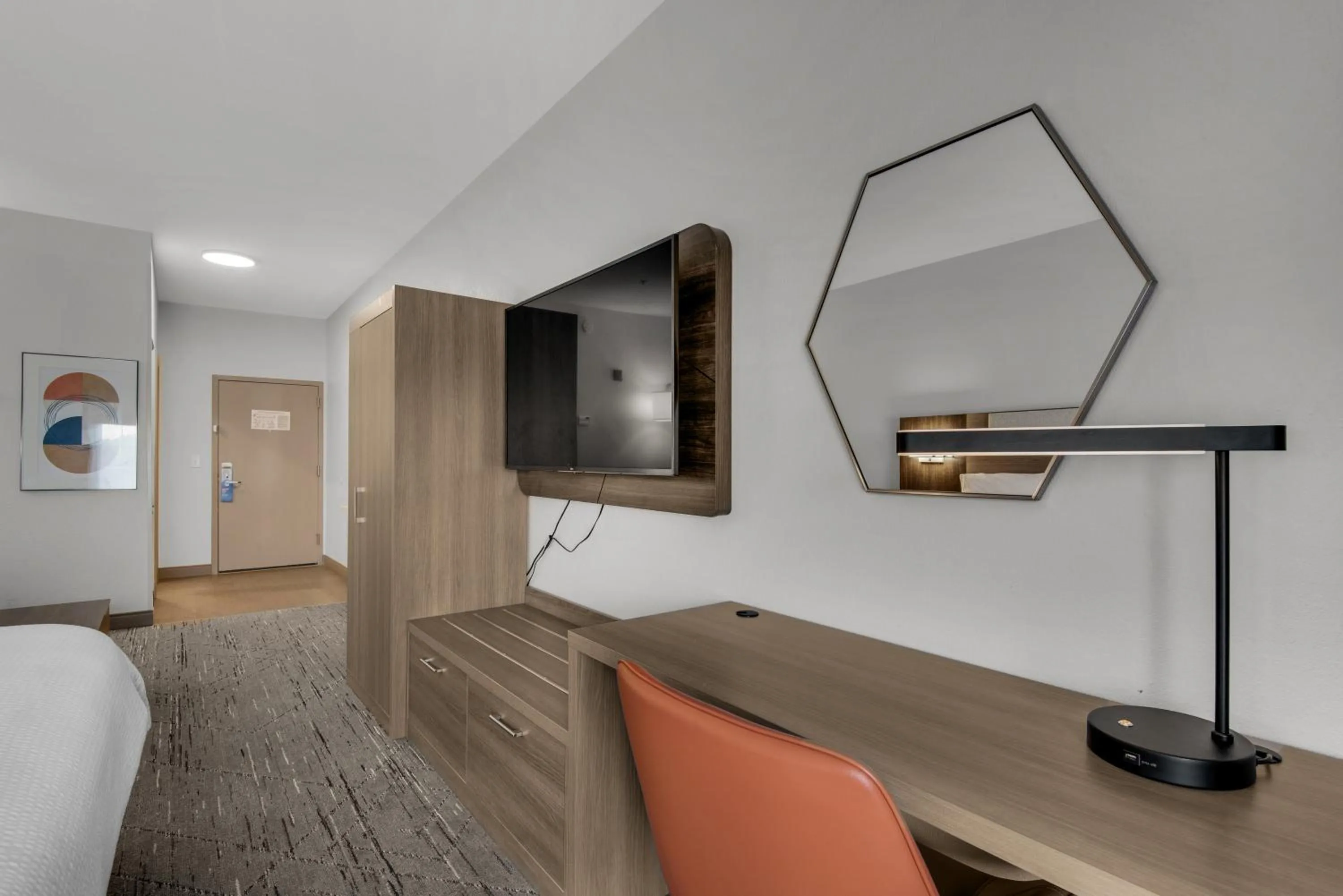 TV and multimedia in Holiday Inn Express Destin E - Commons Mall Area by IHG