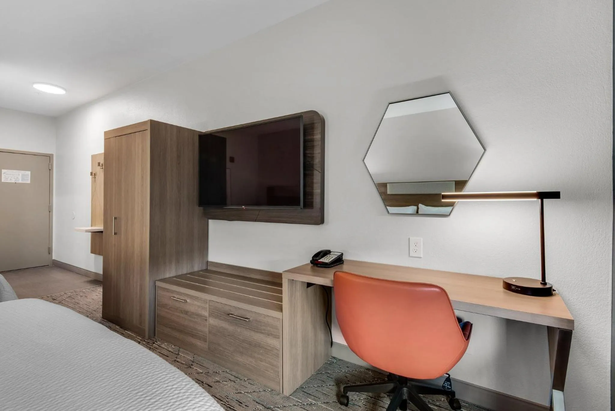 Photo of the whole room, Bed in Holiday Inn Express Destin E - Commons Mall Area by IHG