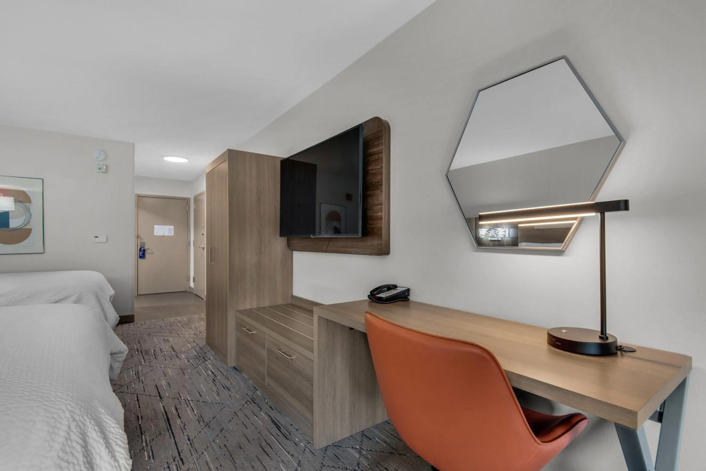 Bed in Holiday Inn Express Destin E - Commons Mall Area by IHG