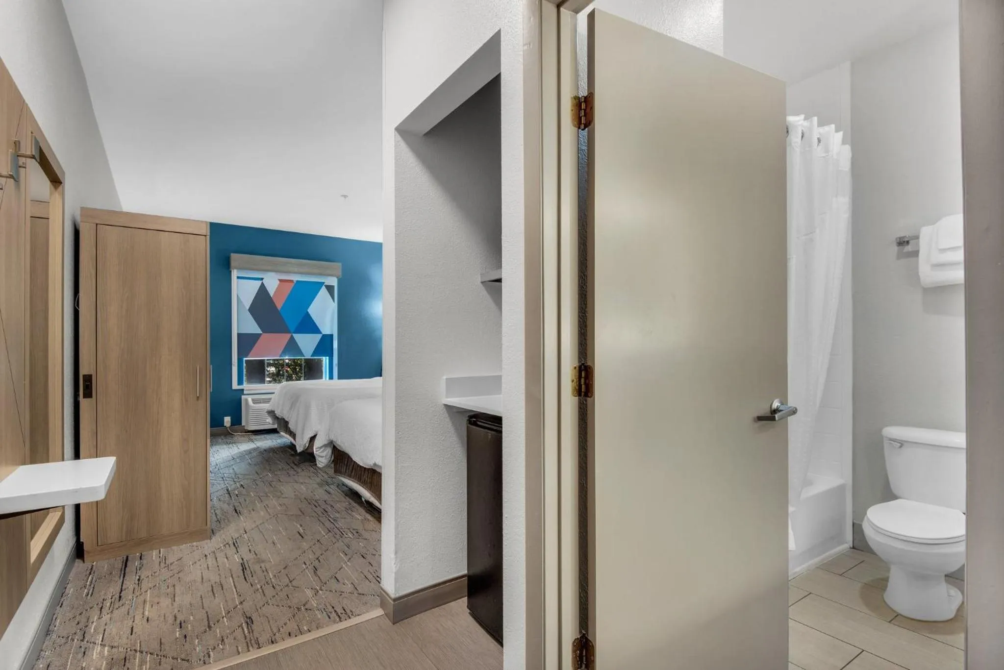 Photo of the whole room in Holiday Inn Express Destin E - Commons Mall Area by IHG