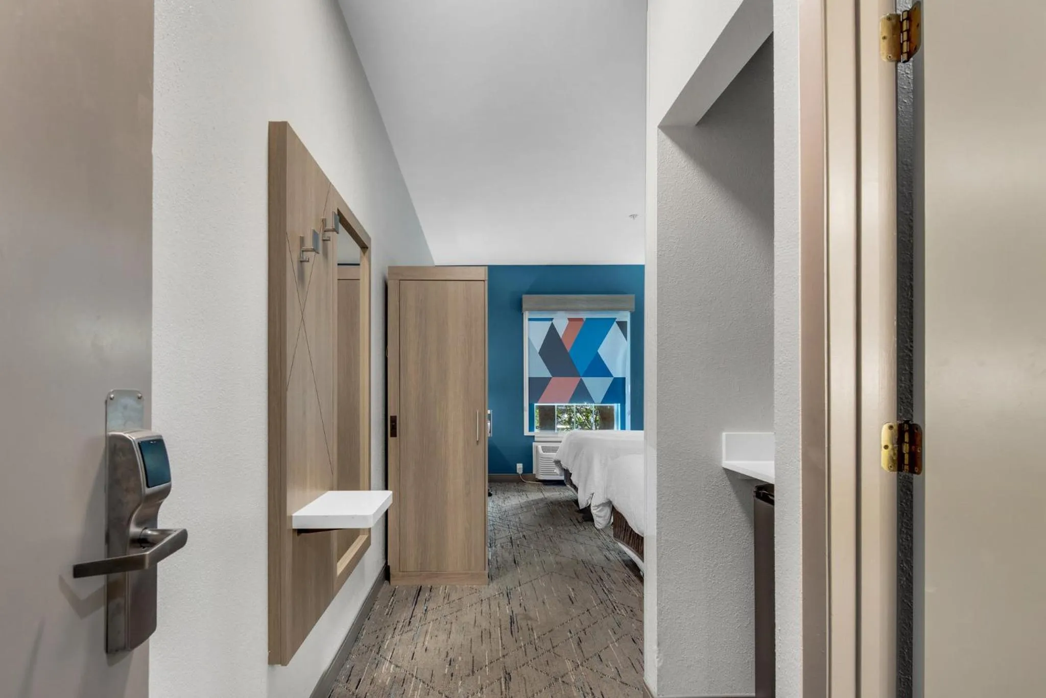 Photo of the whole room in Holiday Inn Express Destin E - Commons Mall Area by IHG