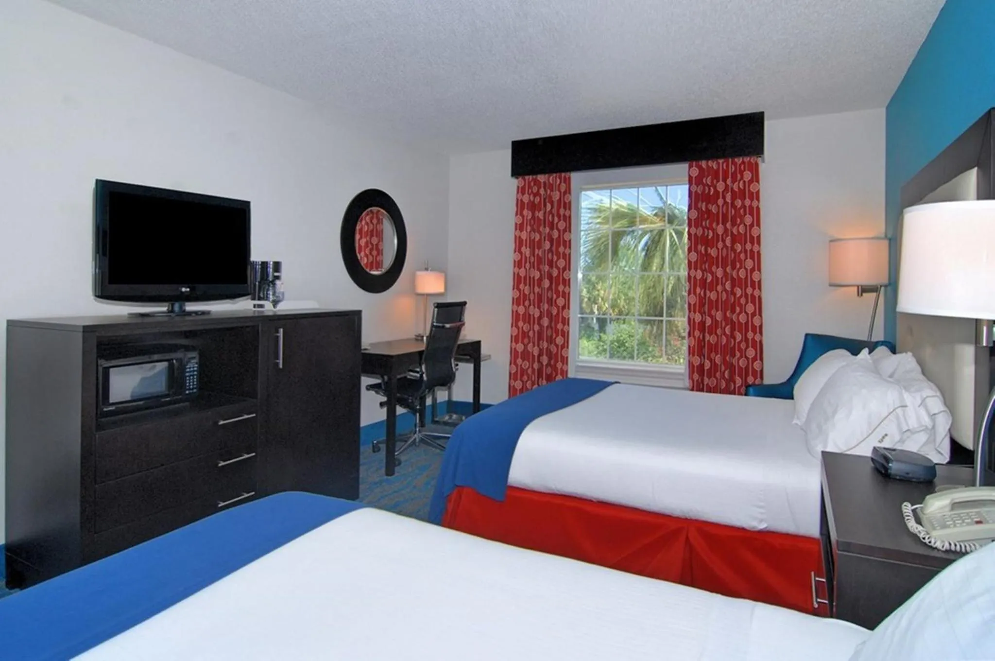 Photo of the whole room, Bed in Holiday Inn Express Destin E - Commons Mall Area by IHG