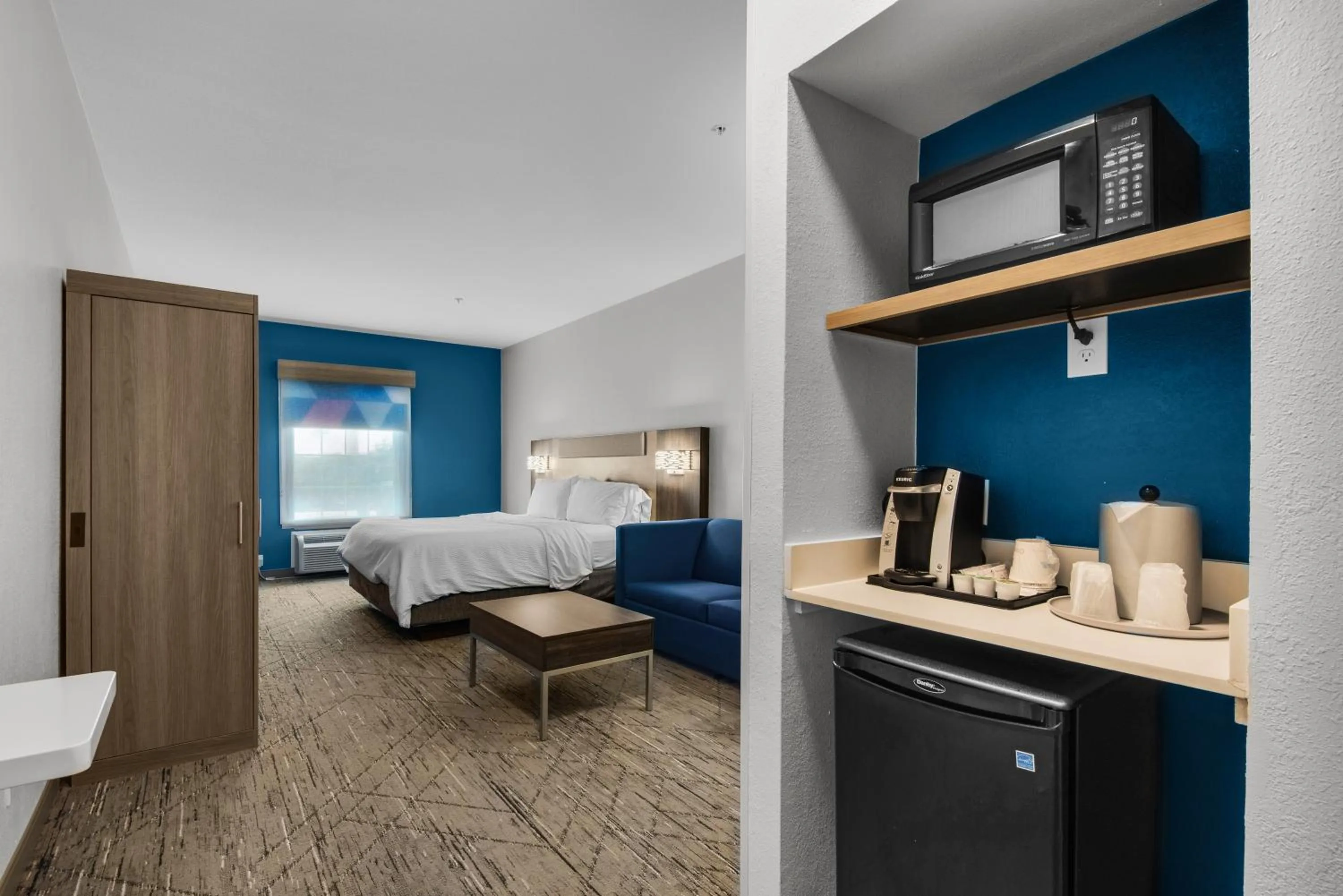 Bed in Holiday Inn Express Destin E - Commons Mall Area by IHG