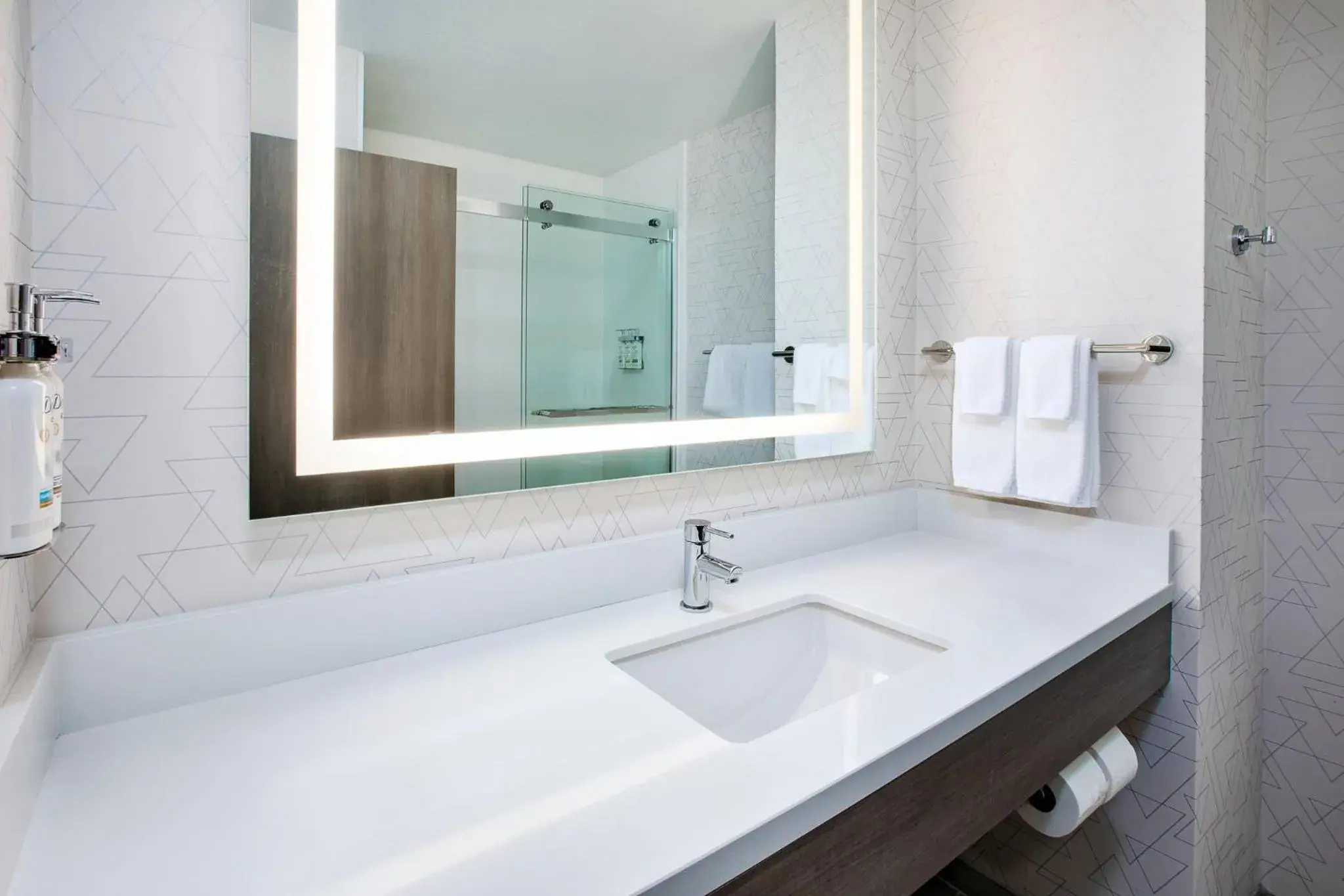 Photo of the whole room in Holiday Inn Express Casper I-25 by IHG Photo of the whole room in Holiday Inn Express Casper I-25 by IHG