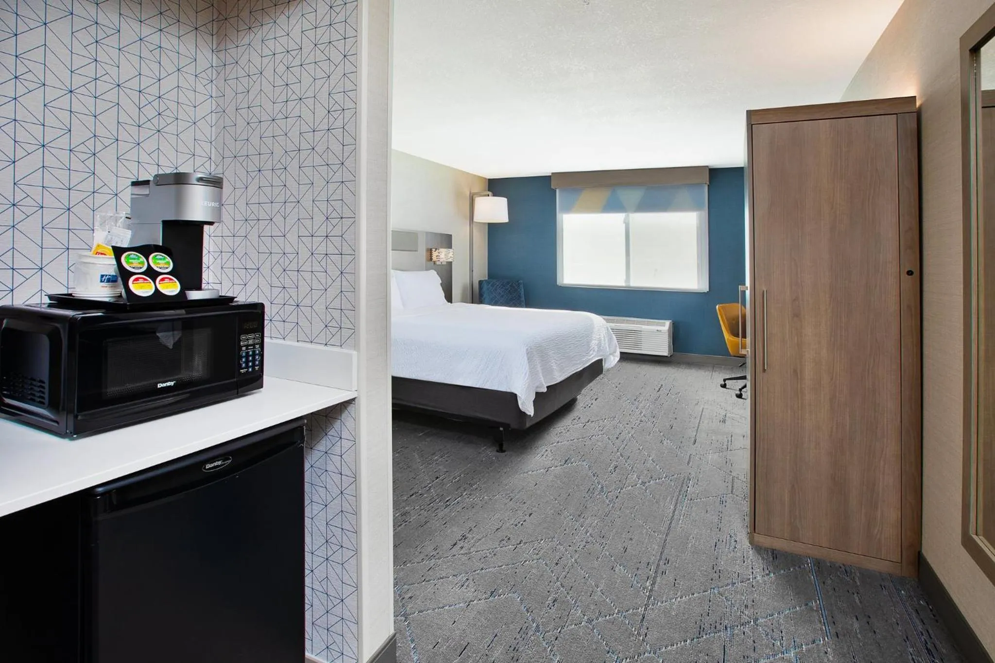 Photo of the whole room, Bed in Holiday Inn Express Casper I-25 by IHG