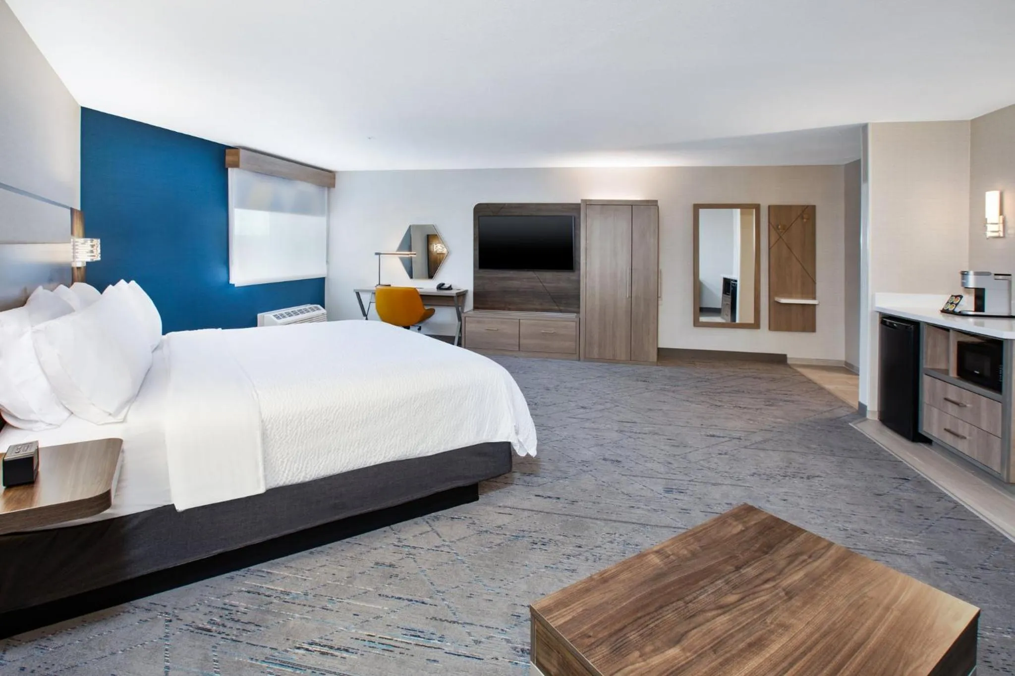 Photo of the whole room, Bed in Holiday Inn Express Casper I-25 by IHG