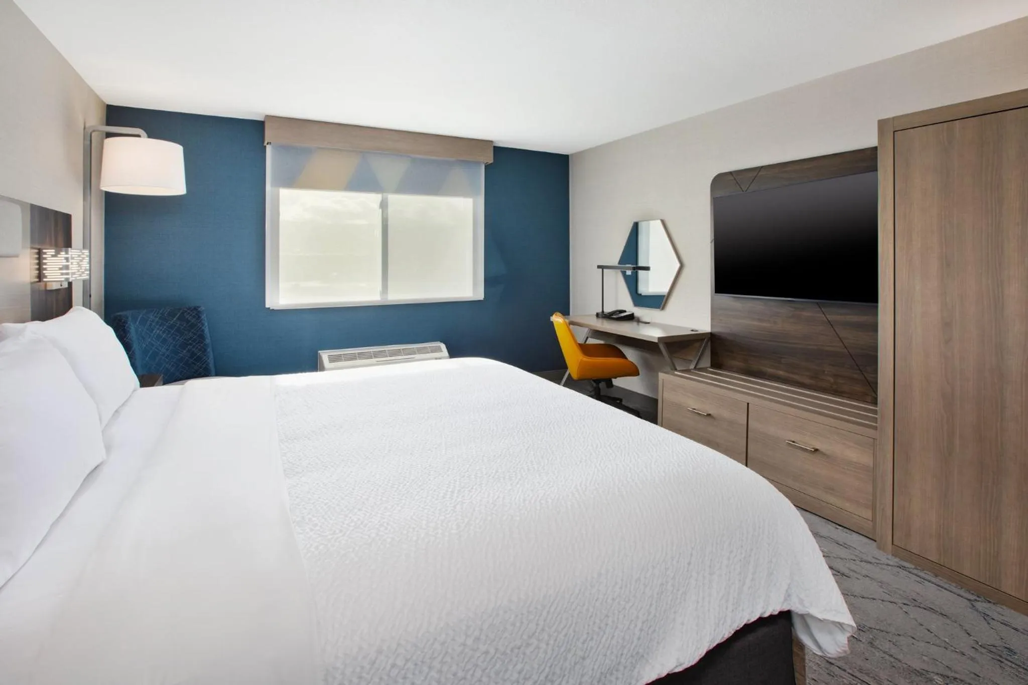 Photo of the whole room, Bed in Holiday Inn Express Casper I-25 by IHG