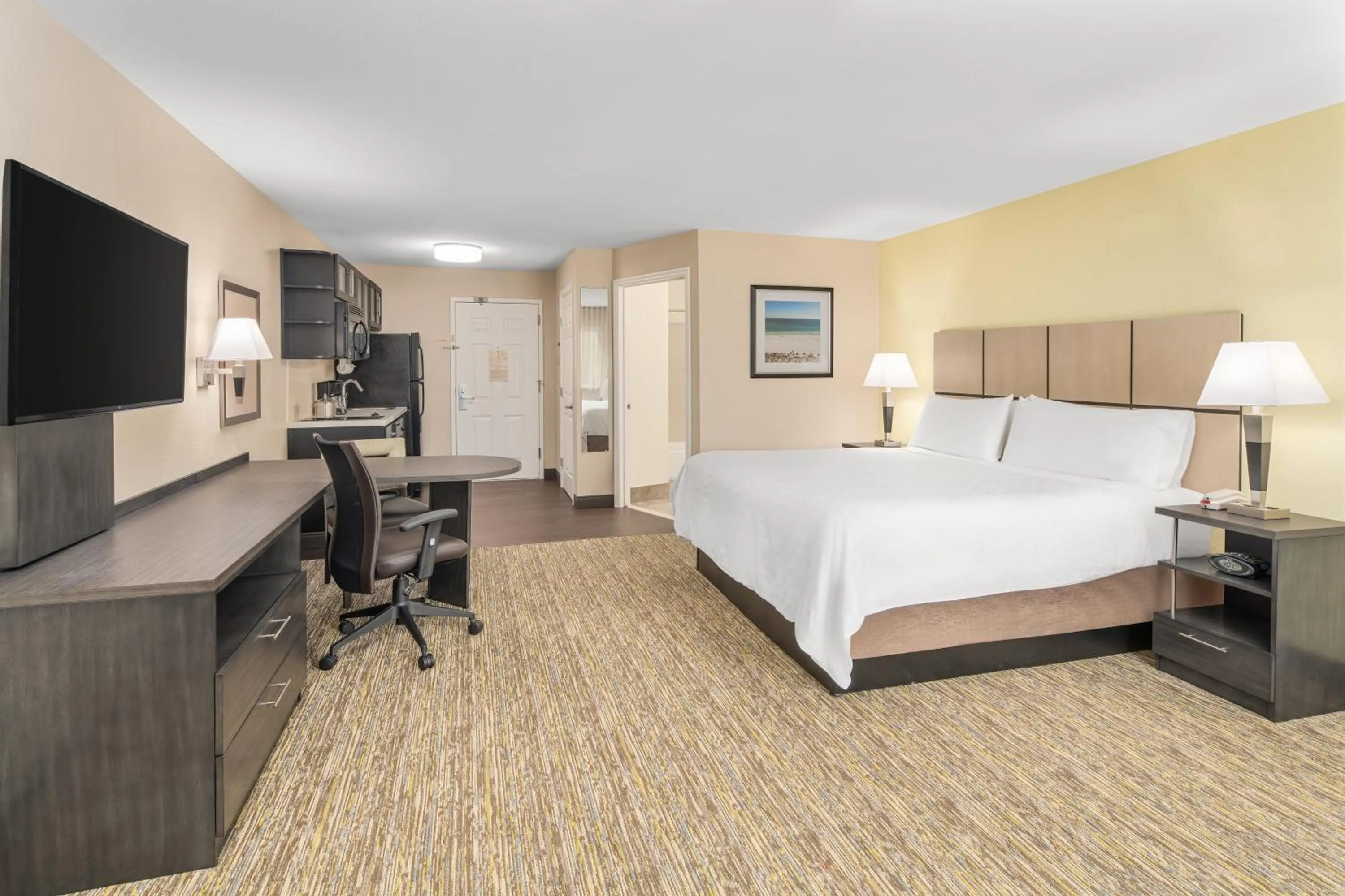 Photo of the whole room, Bed in Candlewood Suites Destin-Sandestin Area by IHG