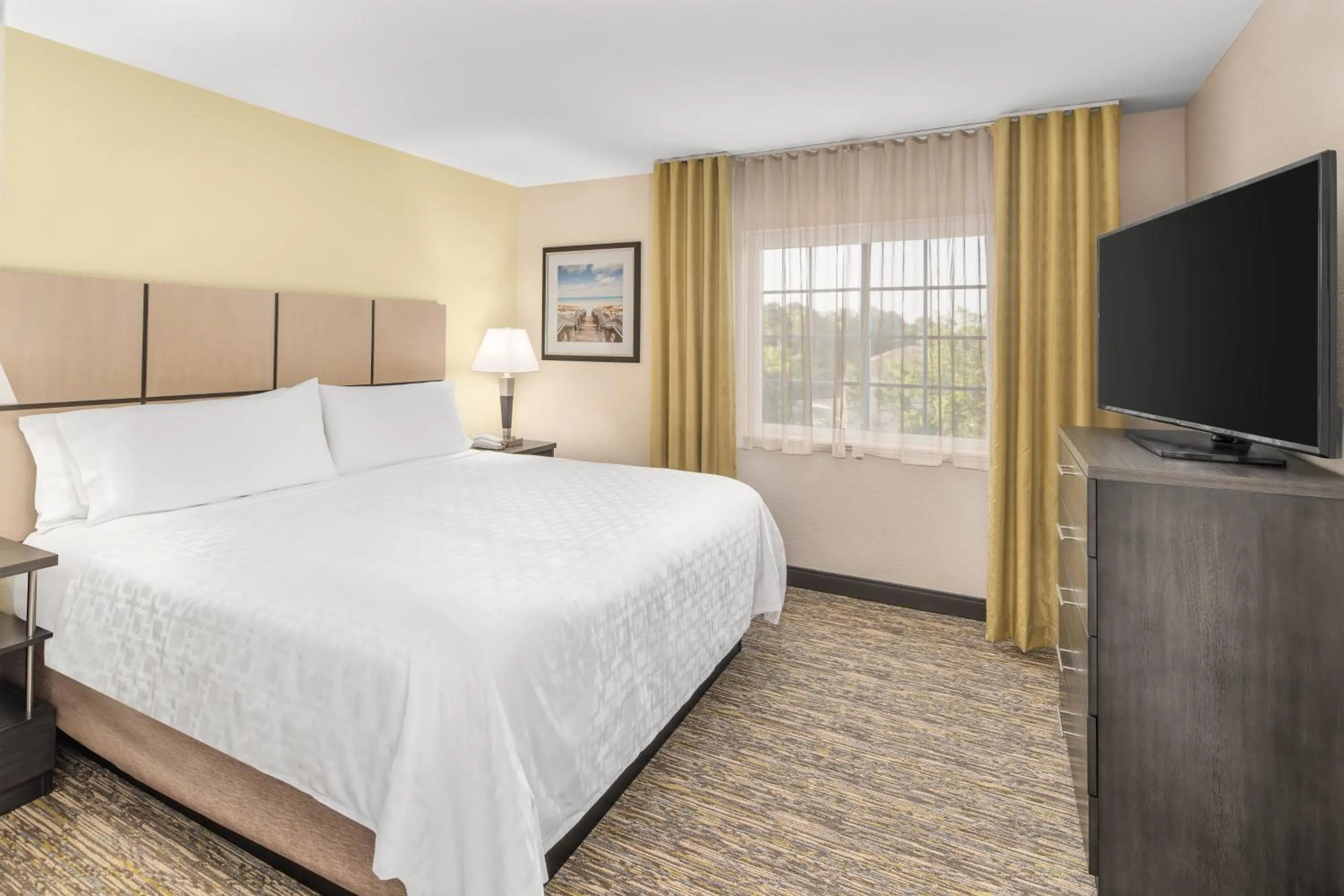 Photo of the whole room, Bed in Candlewood Suites Destin-Sandestin Area by IHG