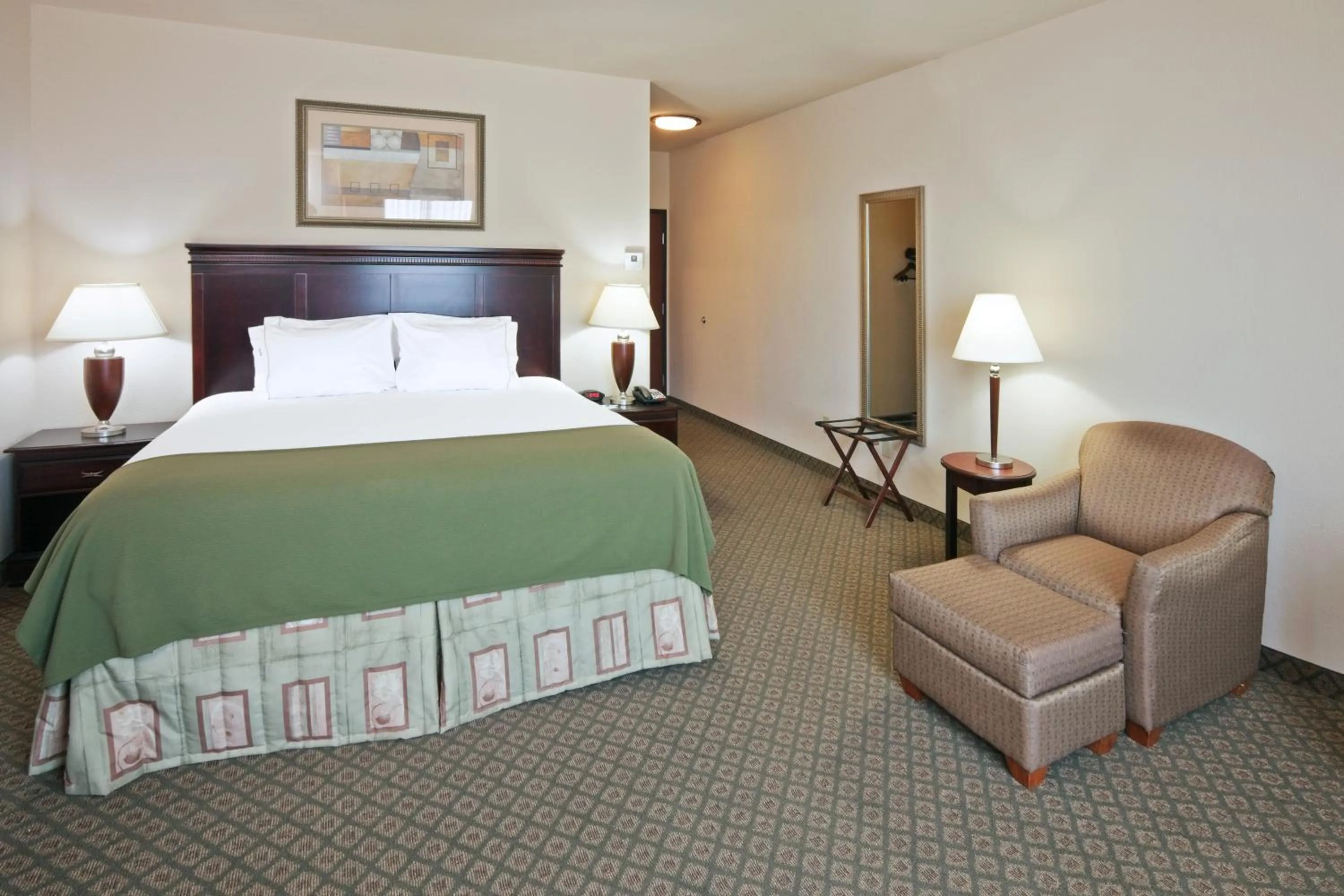 Photo of the whole room, Bed in Holiday Inn Express Hotel and Suites Corsicana I-45 by IHG