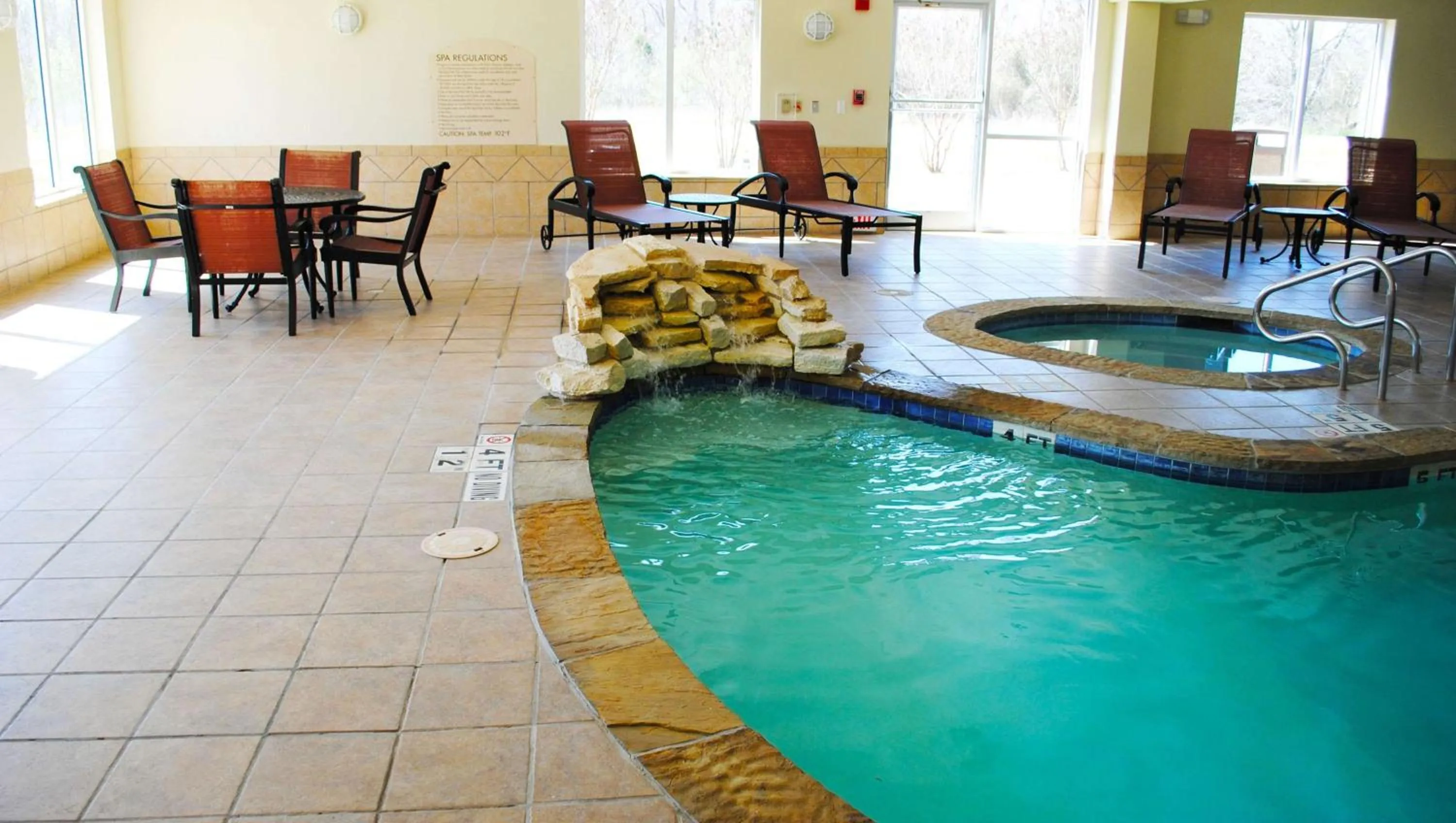 Swimming pool in Magnuson Hotel Commerce