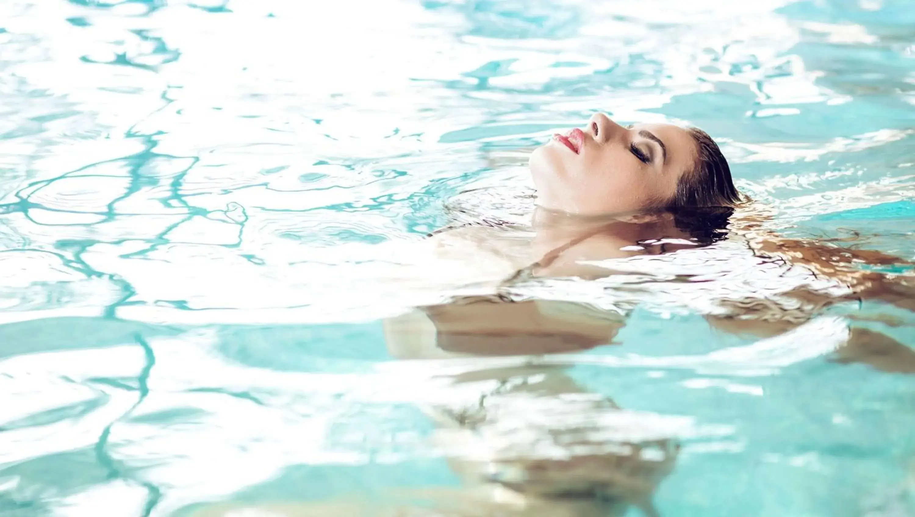 Swimming pool in Magnuson Hotel Commerce Swimming pool in Magnuson Hotel Commerce