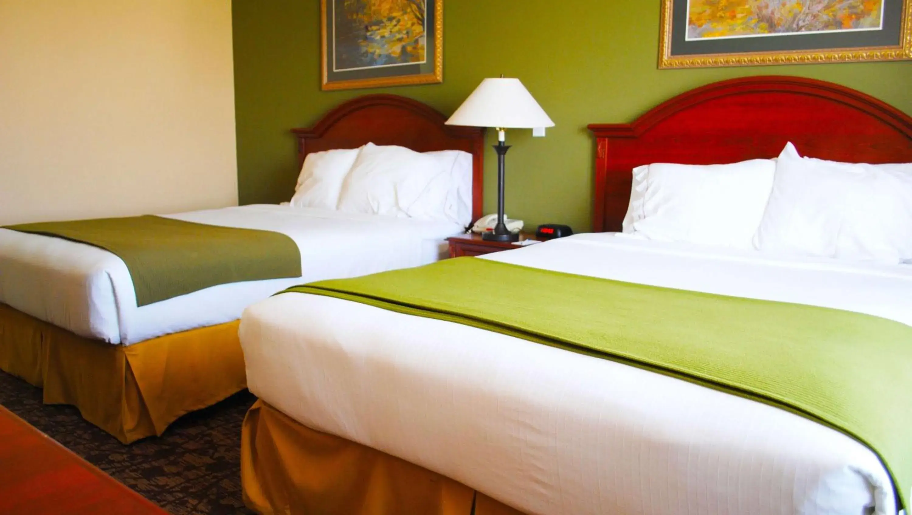 Photo of the whole room, Bed in Magnuson Hotel Commerce Photo of the whole room, Bed in Magnuson Hotel Commerce