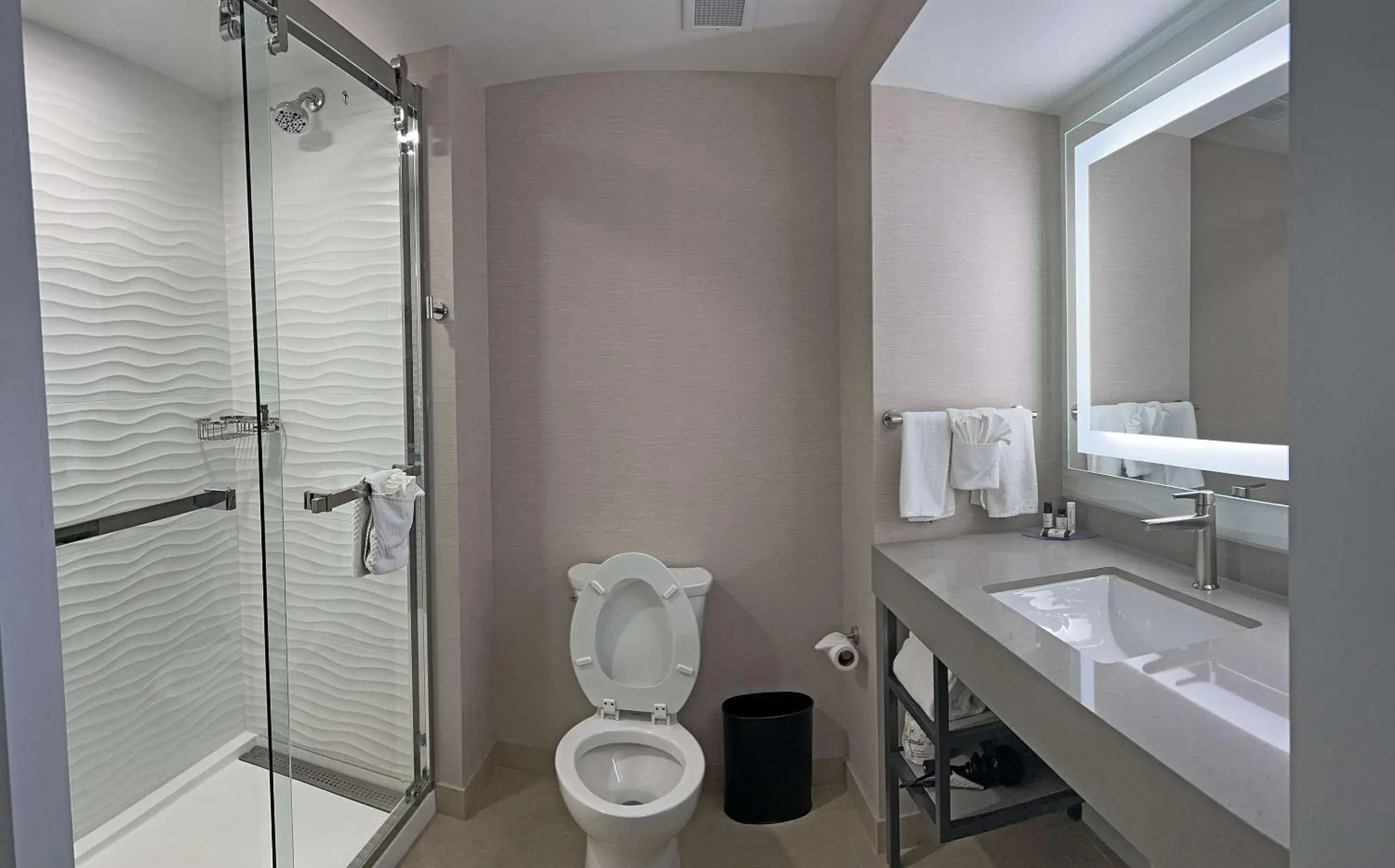 Bedroom in The Capitol Hotel Downtown, an Ascend Collection Hotel Bedroom in The Capitol Hotel Downtown, an Ascend Collection Hotel