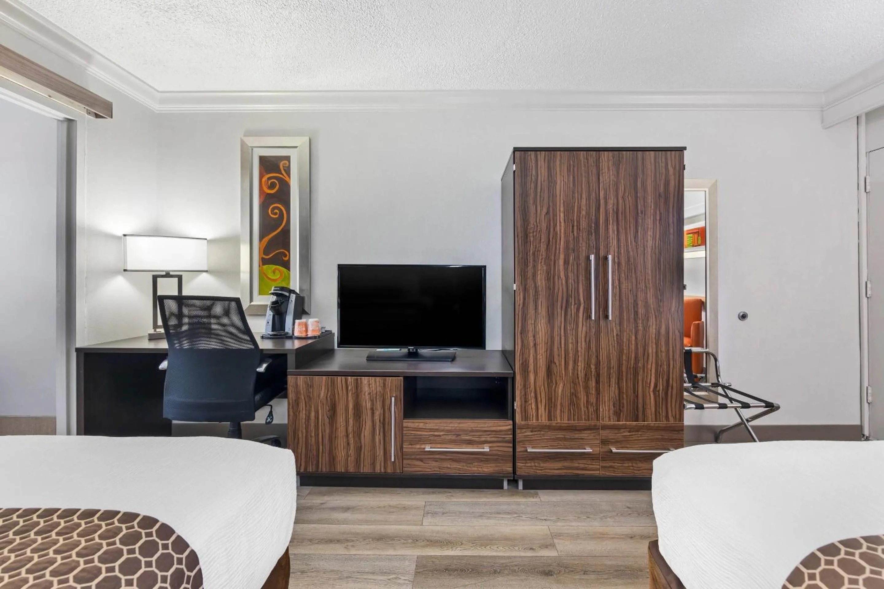 Bedroom, Bed in The Capitol Hotel Downtown, an Ascend Collection Hotel