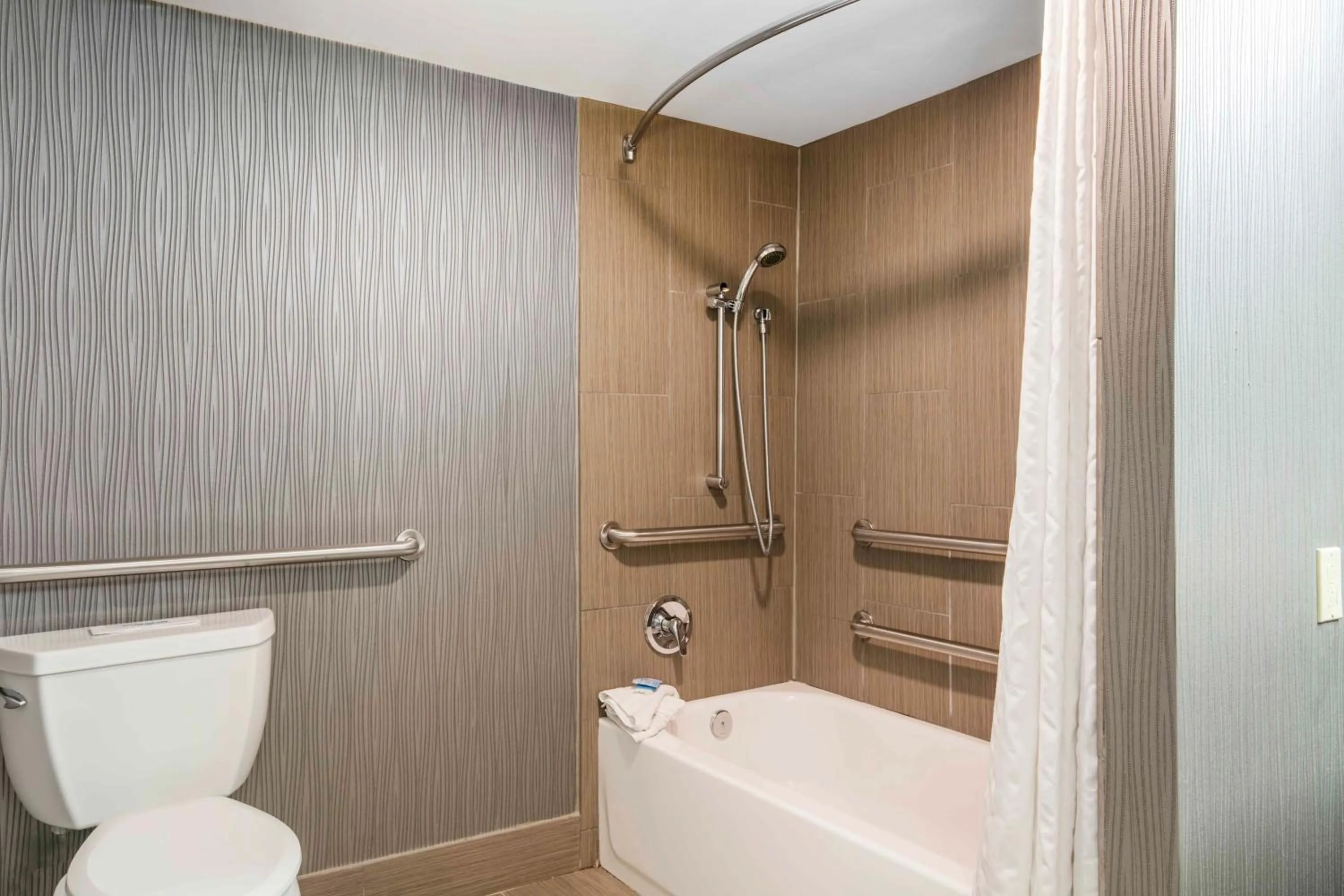 Bathroom in The Capitol Hotel Downtown, an Ascend Collection Hotel