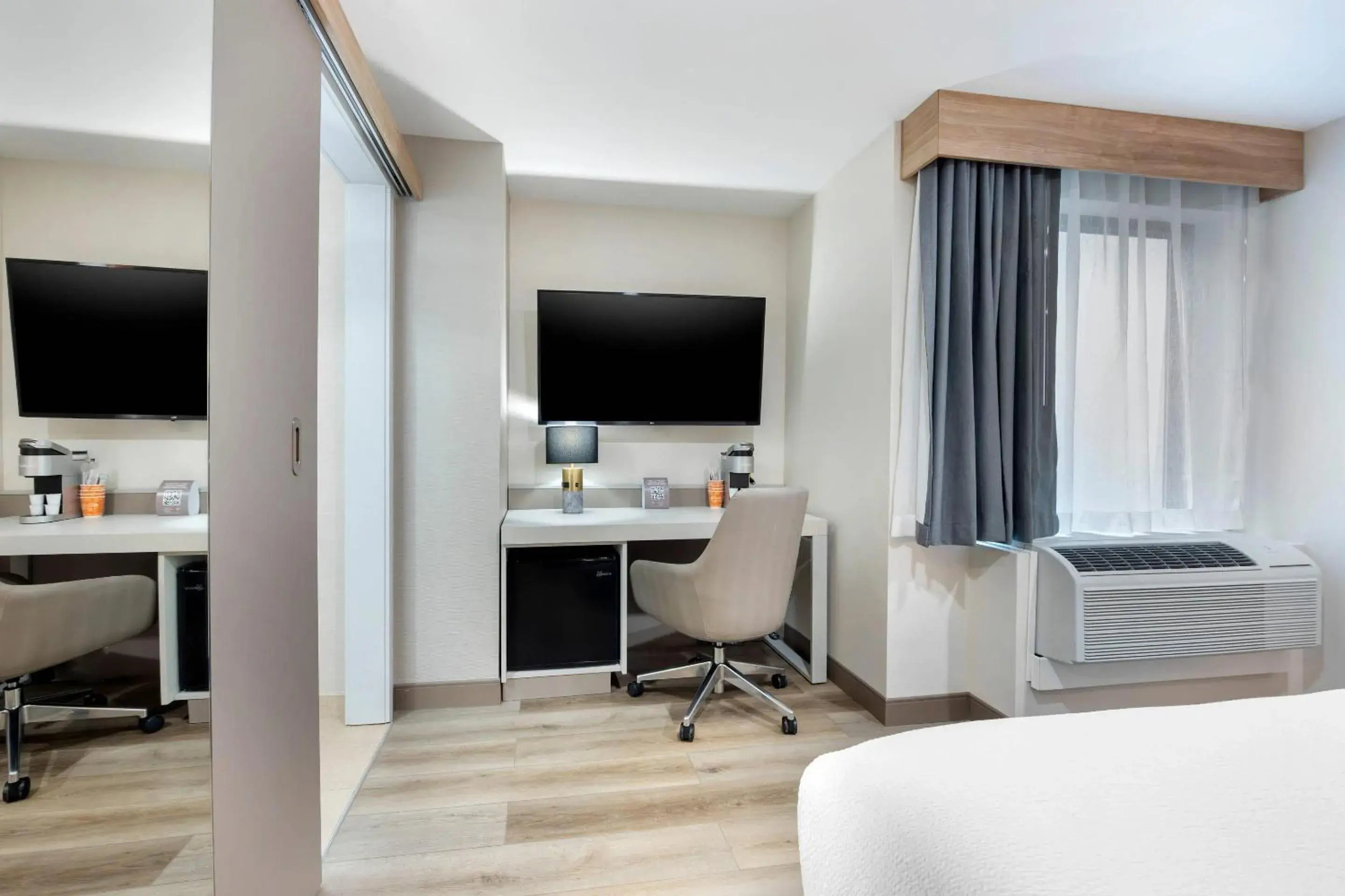 Bedroom, Bed in The Capitol Hotel Downtown, an Ascend Collection Hotel Bedroom, Bed in The Capitol Hotel Downtown, an Ascend Collection Hotel