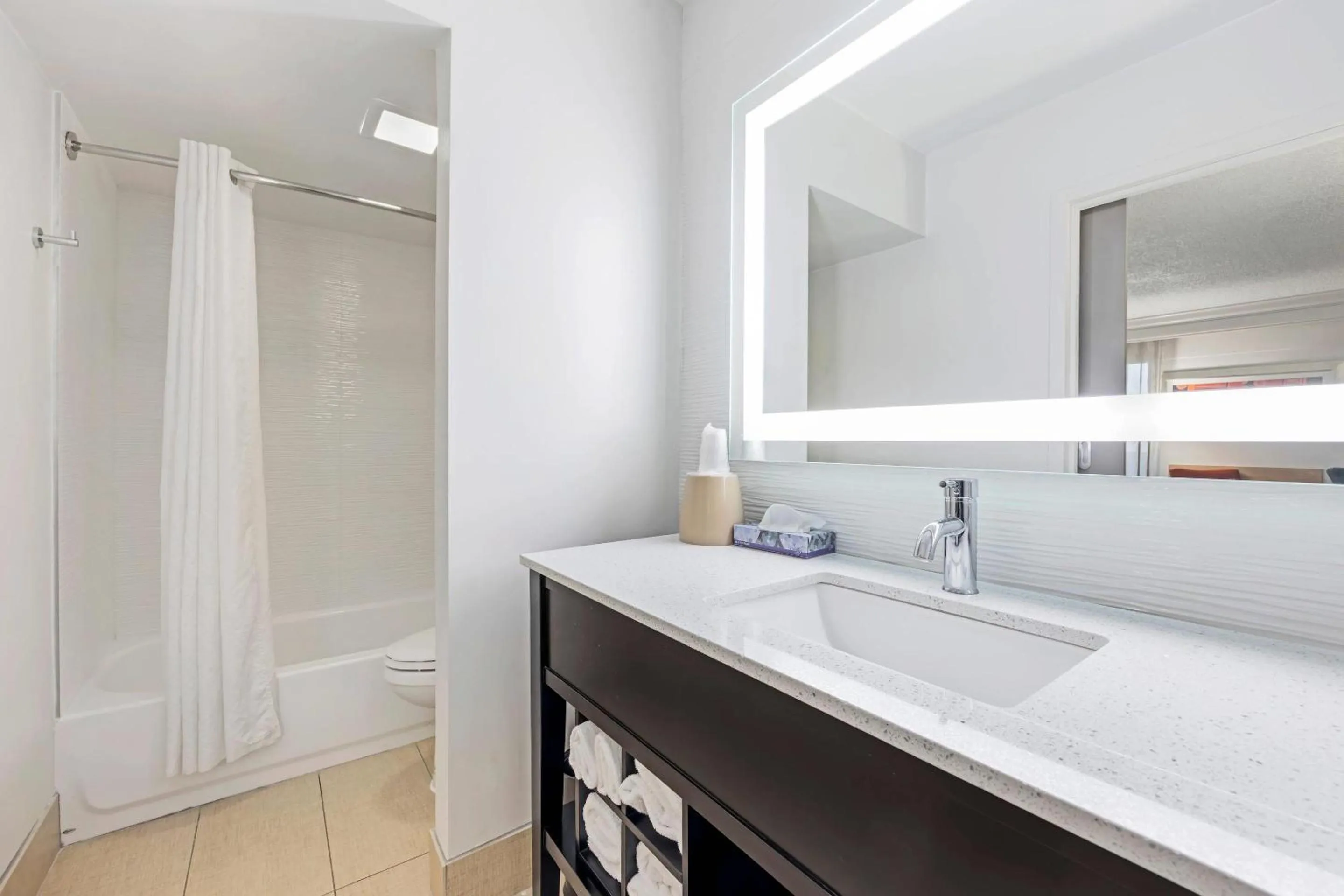 Bedroom in The Capitol Hotel Downtown, an Ascend Collection Hotel