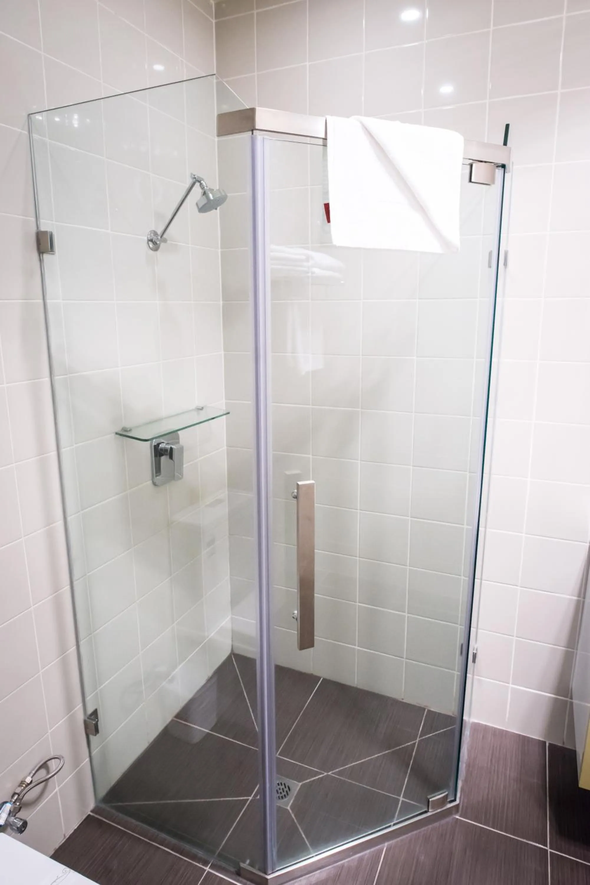 Shower in Best Western Melbourne Airport